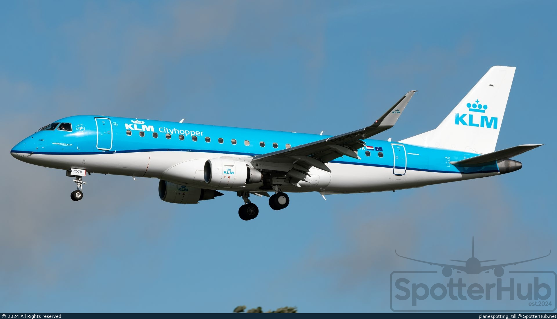 Photo of PH-EXX - Embraer ERJ-175STD operated by KLM Cityhopper