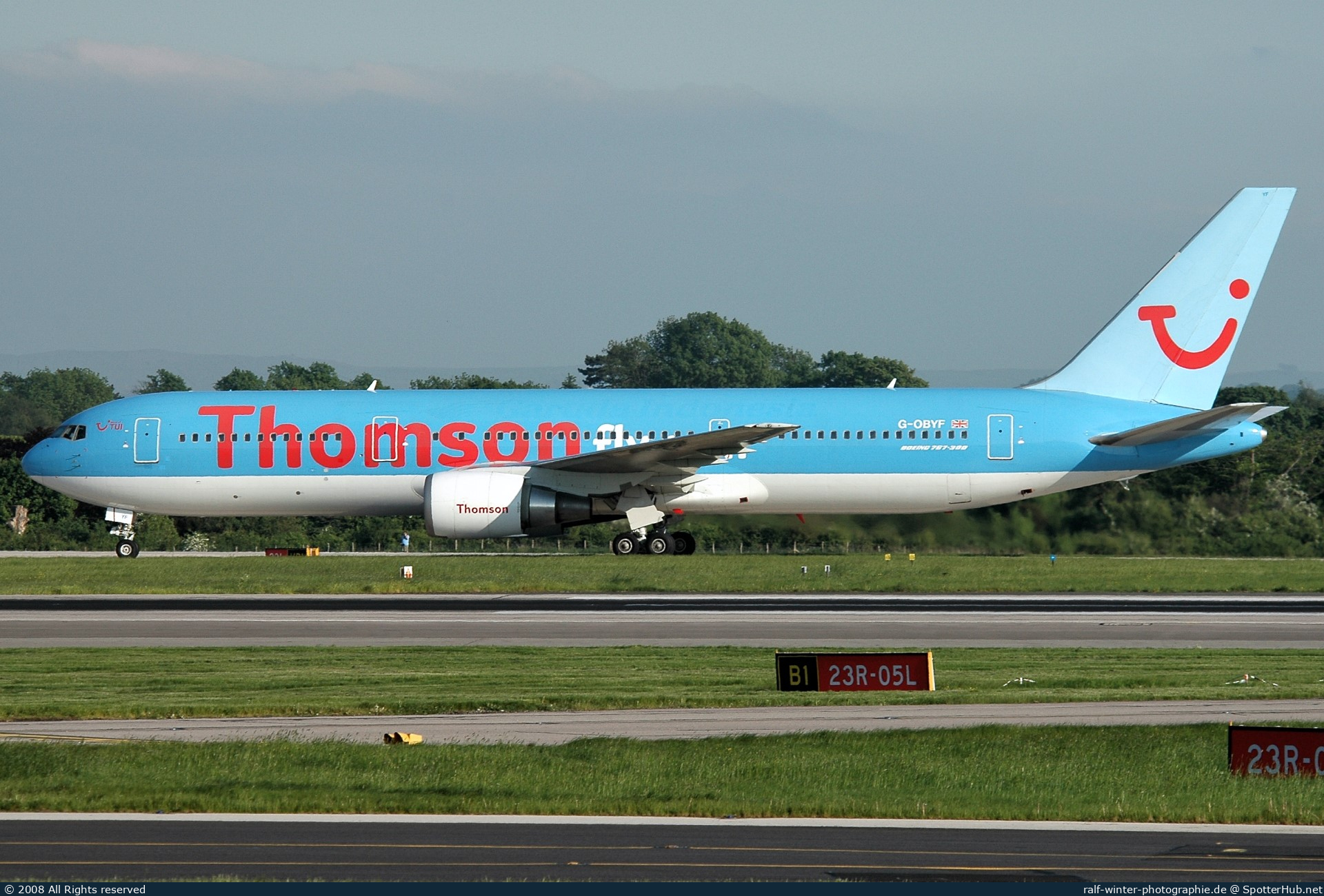 Photo of G-OBYF - Boeing 767-304(ER) operated by Thomsonfly
