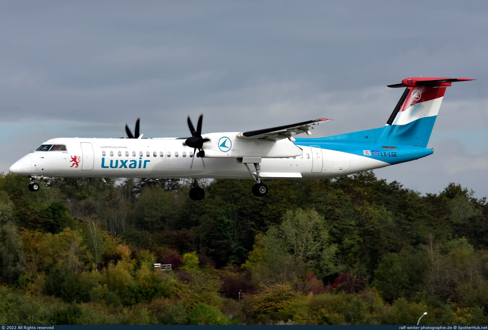 Photo of LX-LGE - Bombardier DHC-8-402 Dash 8 Q400 operated by Luxair