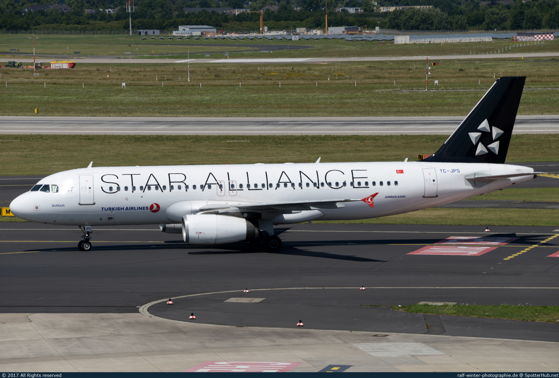 Photo of TC-JPS - Airbus A320-232 operated by Turkish Airlines