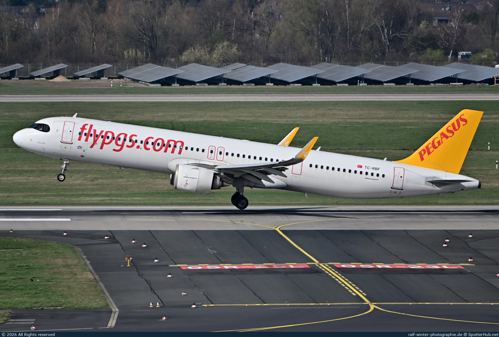 Photo of TC-RBF - Airbus A321-251NX operated by Pegasus Airlines