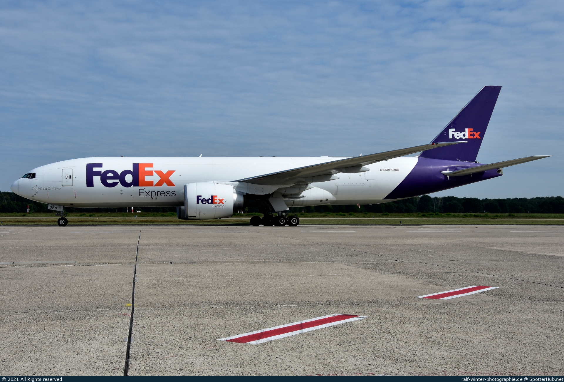 Photo of N858FD - Boeing 777-FS2 operated by FedEx