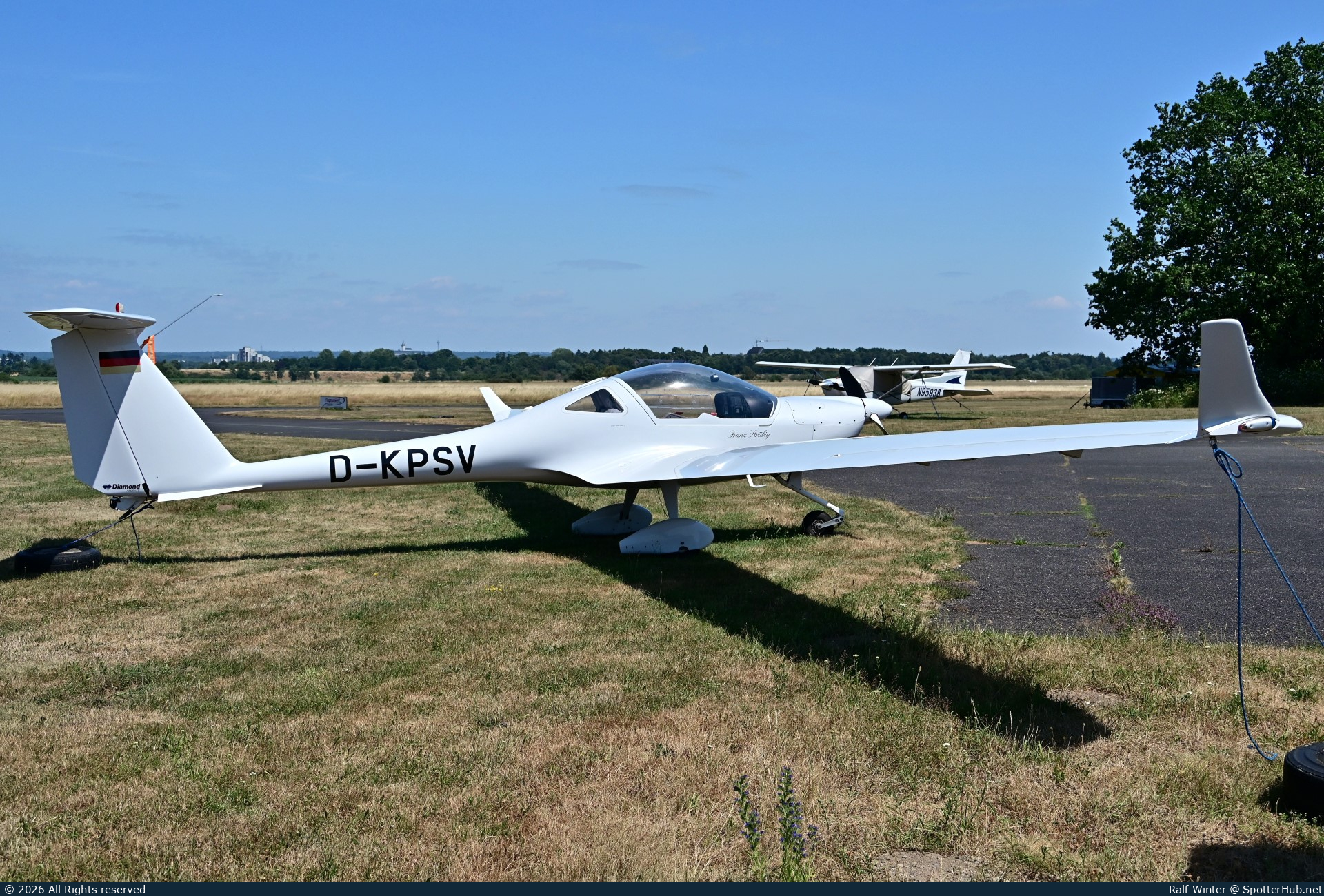 Photo of D-KPSV - Diamond HK36TTC Super Dimona operated by Private
