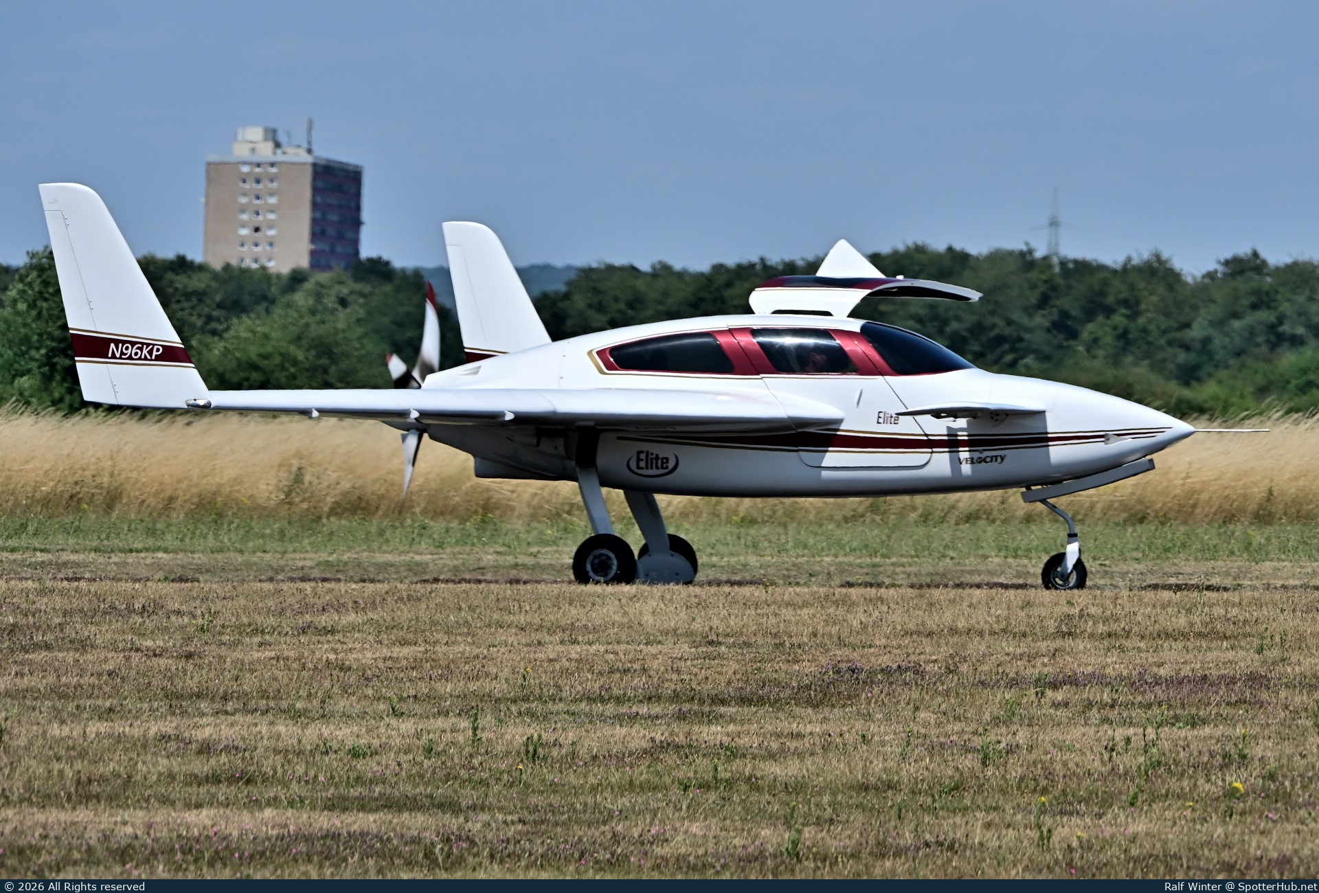 Photo of N96KP - Velocity SE-RG operated by Private