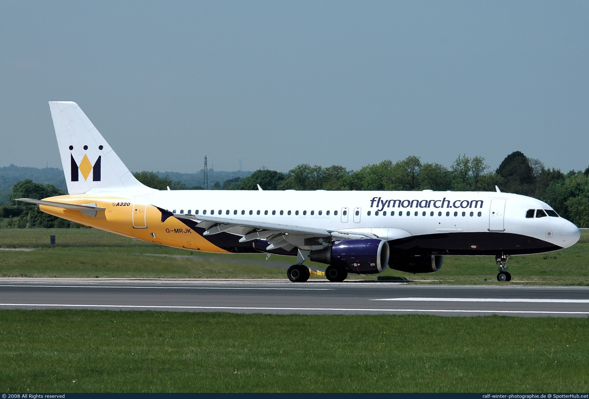 Photo of G-MRJK - Airbus A320-214 operated by Monarch Airlines
