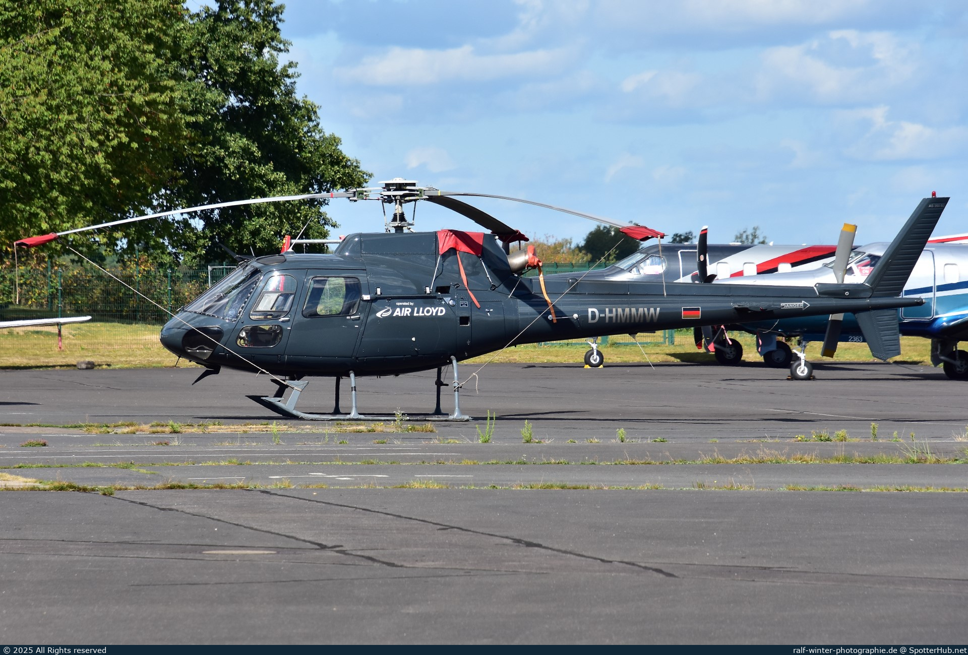 Photo of D-HMMW - Aérospatiale AS350B2 Ecureuil operated by Air Lloyd