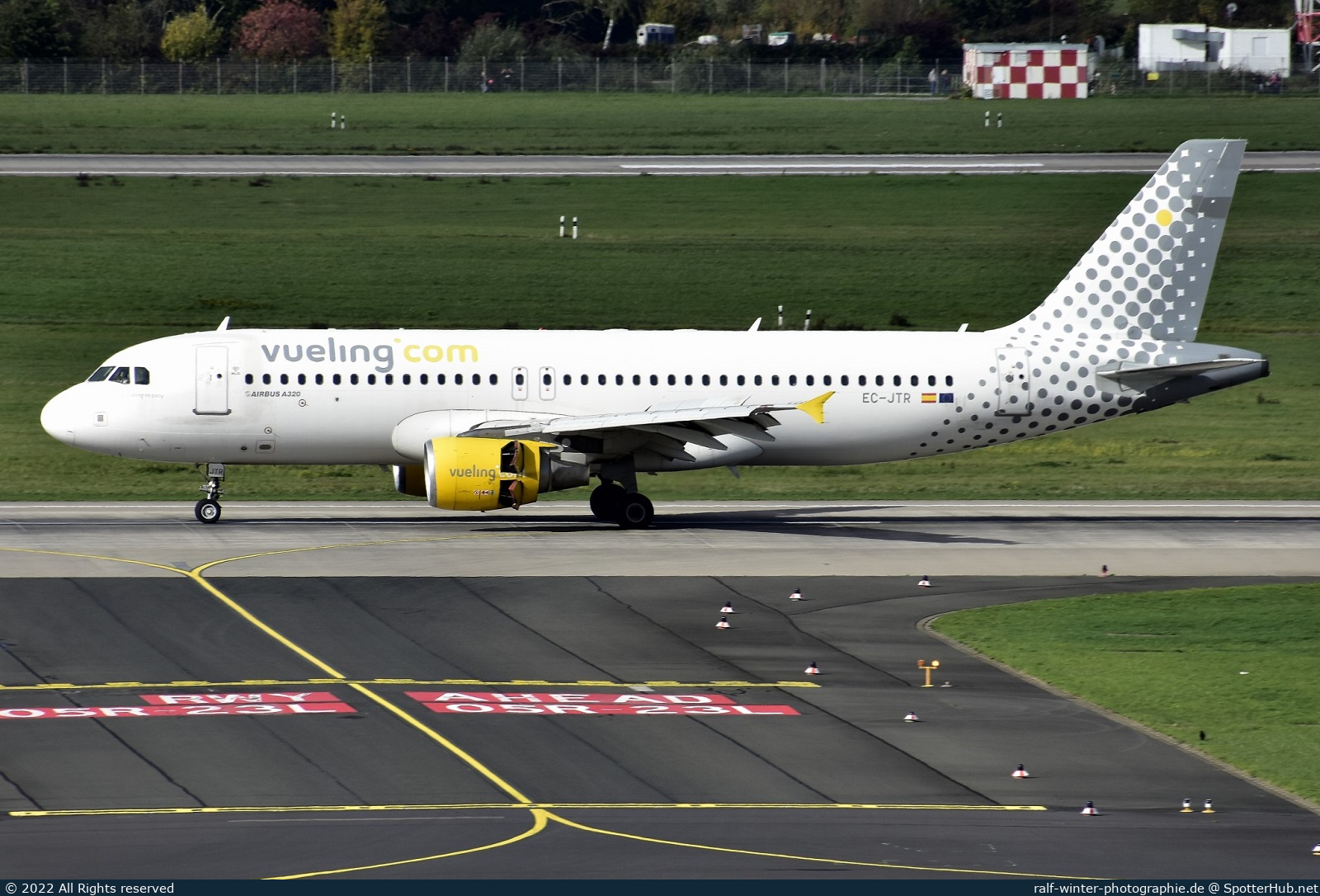 Photo of EC-JTR - Airbus A320-214 operated by Vueling