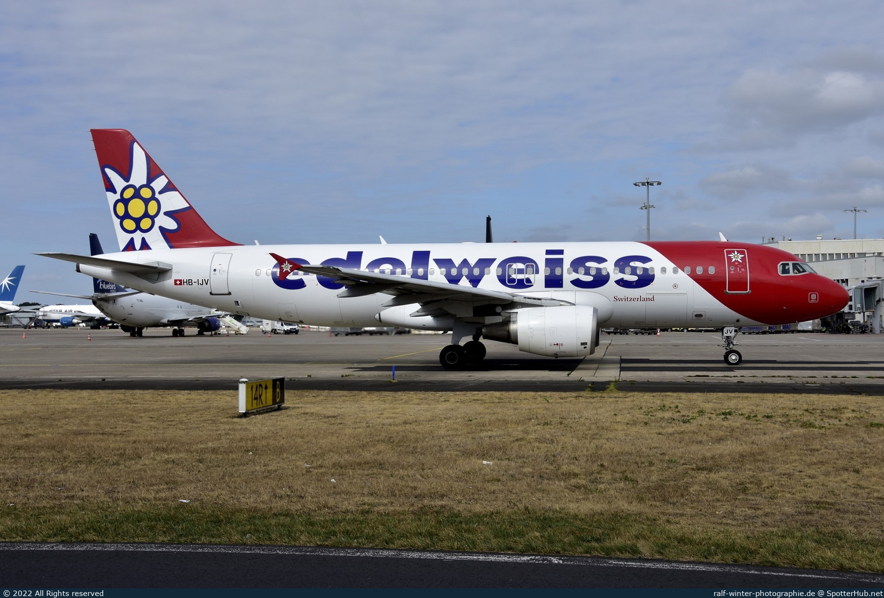 Photo of HB-IJV - Airbus A320-214 operated by Edelweiss Air