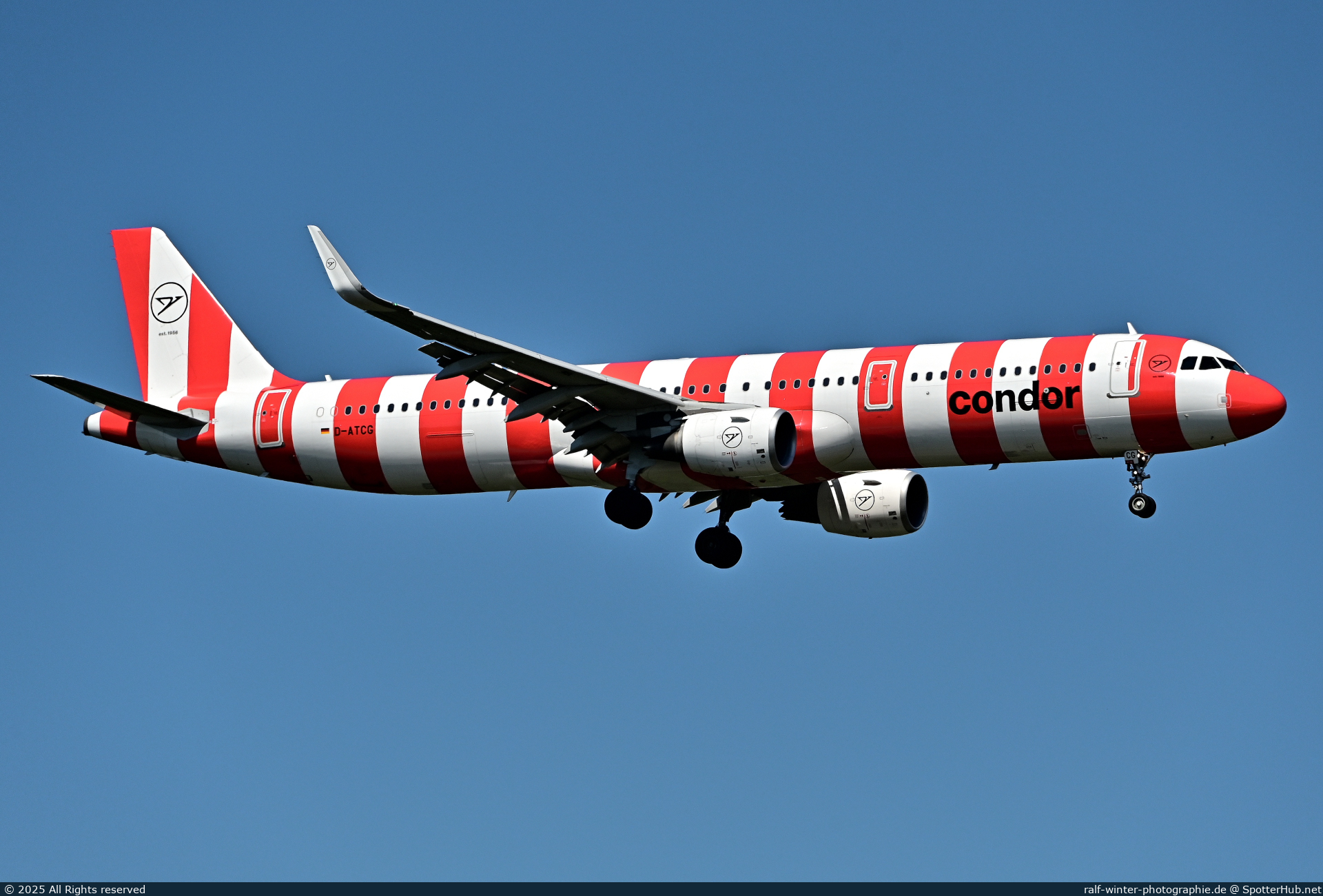 Photo of D-ATCG - Airbus A321-211 operated by Condor