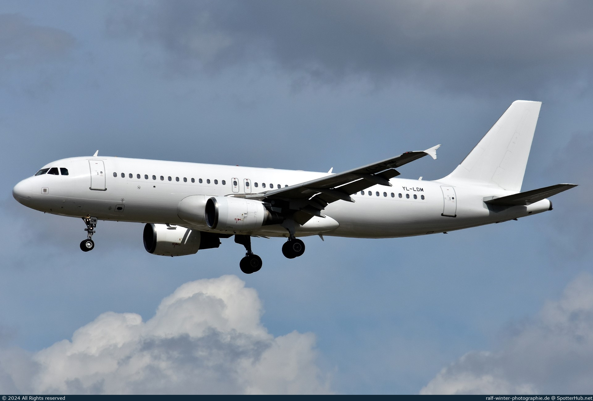 Photo of YL-LDM - Airbus A320-214 operated by SmartLynx Airlines