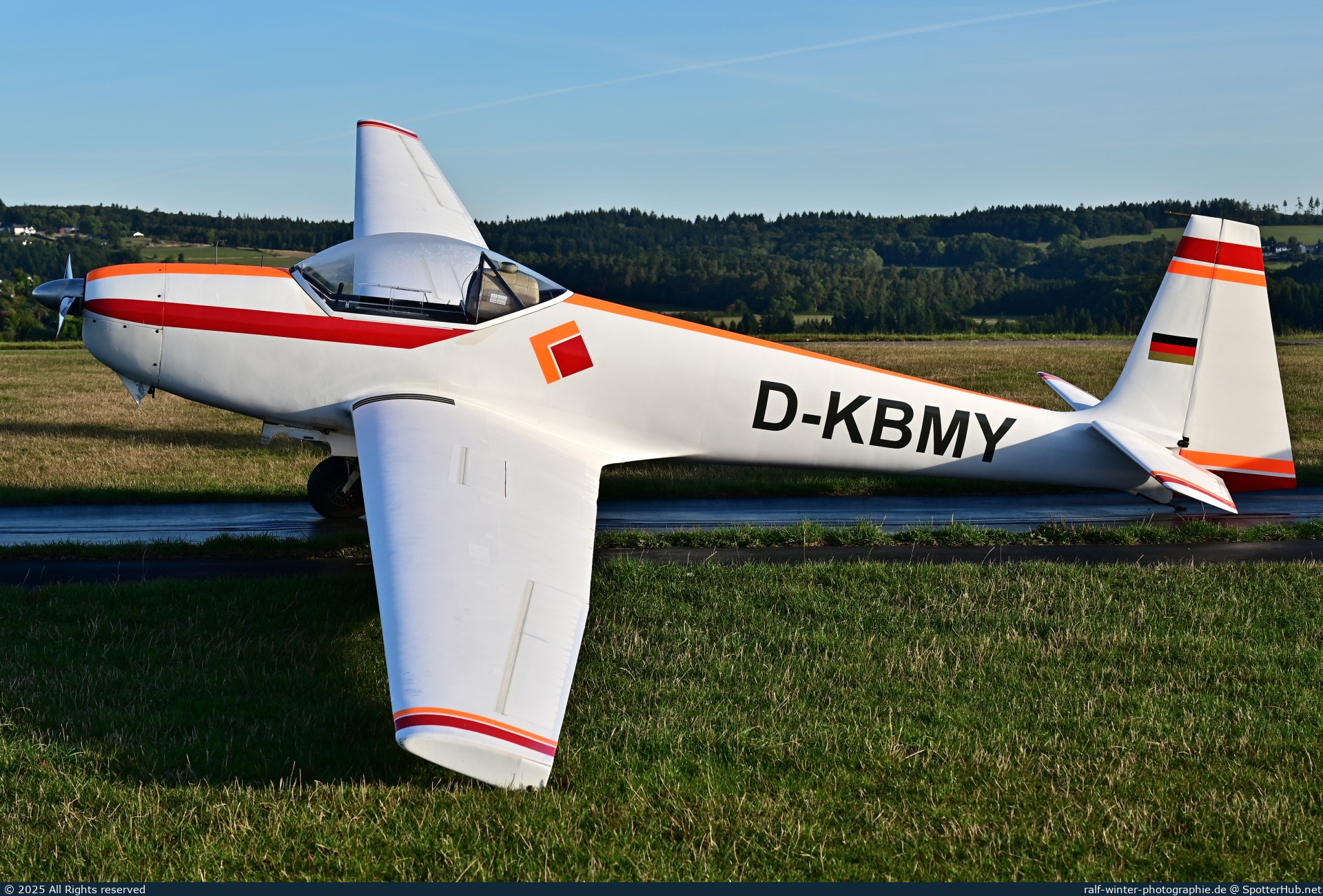 Photo of D-KBMY - Schleicher ASK 14 operated by Private