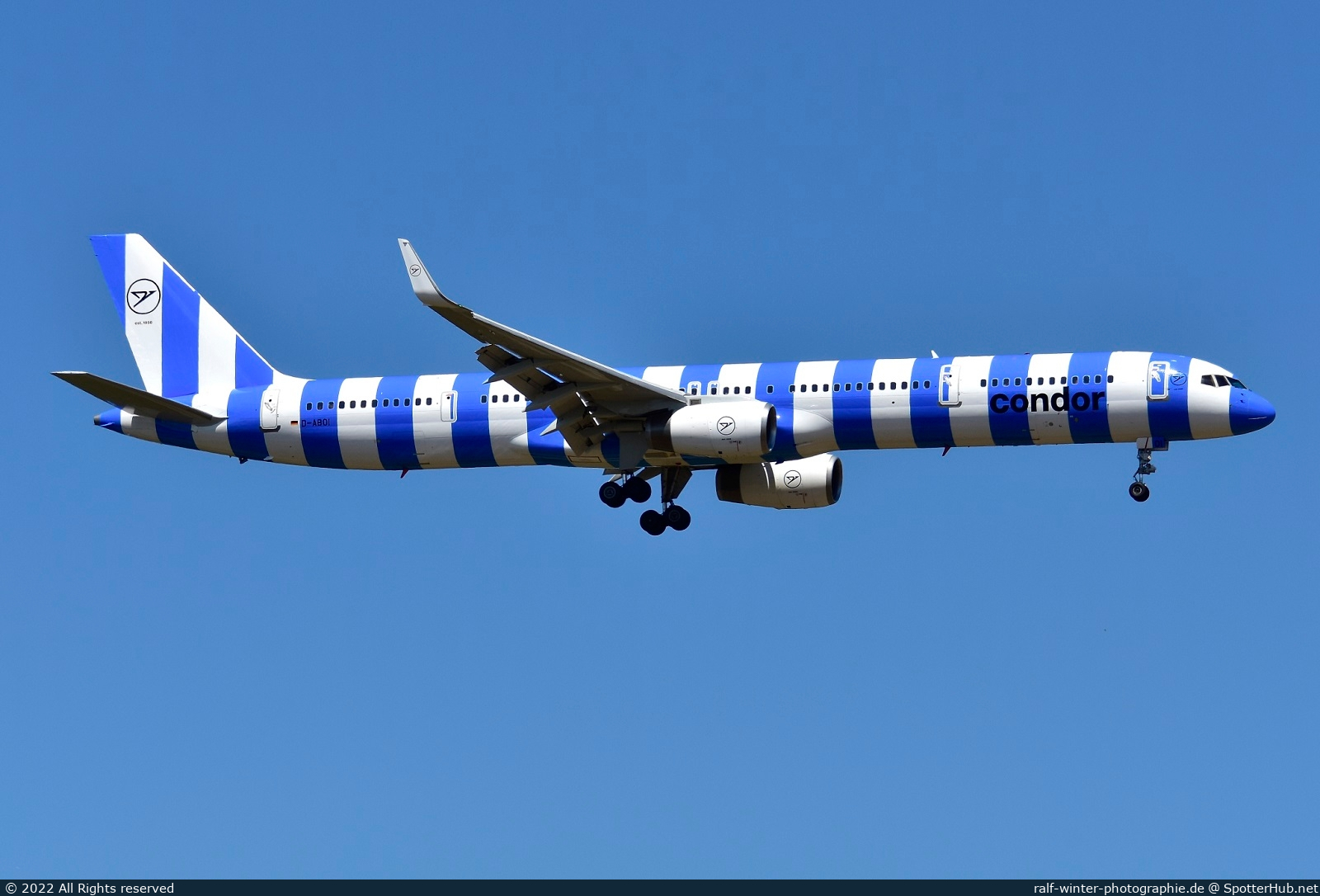 Photo of D-ABOI - Boeing 757-330 operated by Condor