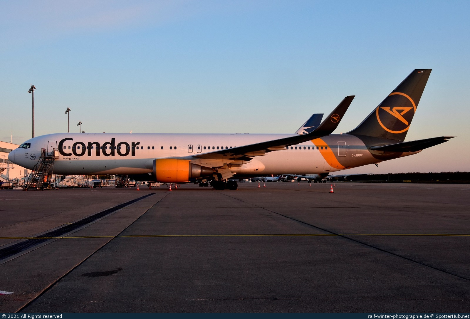 Photo of D-ABUP - Boeing 767-3Q8(ER) operated by Condor