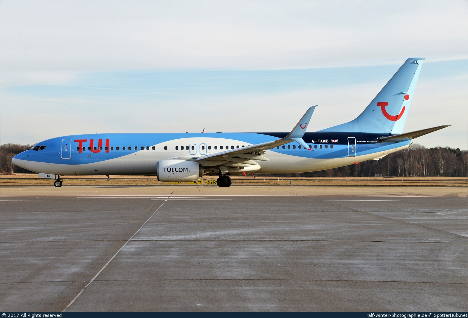 Photo of G-TAWB - Boeing 737-8K5 operated by TUI Airways