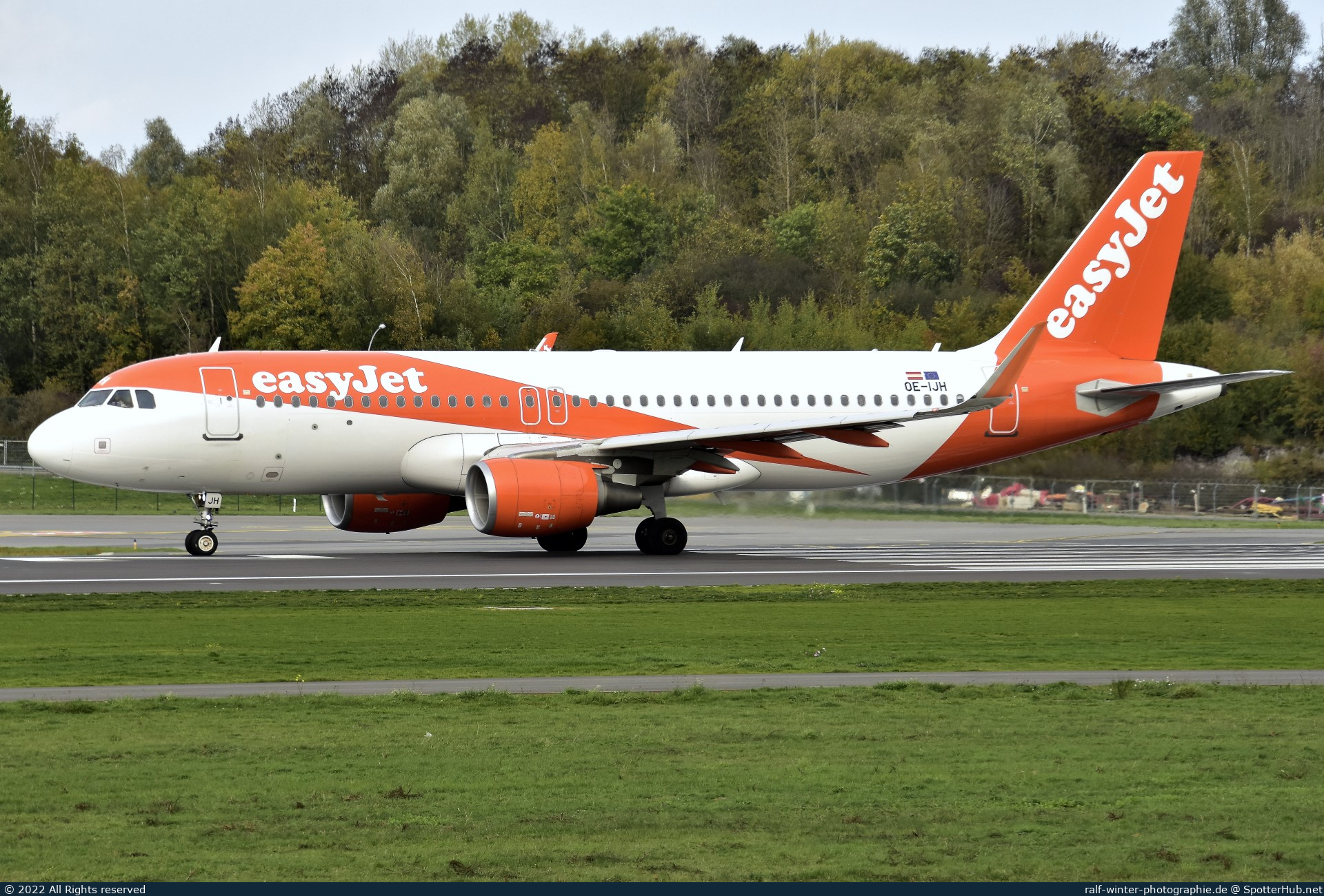 Photo of OE-IJH - Airbus A320-214 operated by easyJet Europe