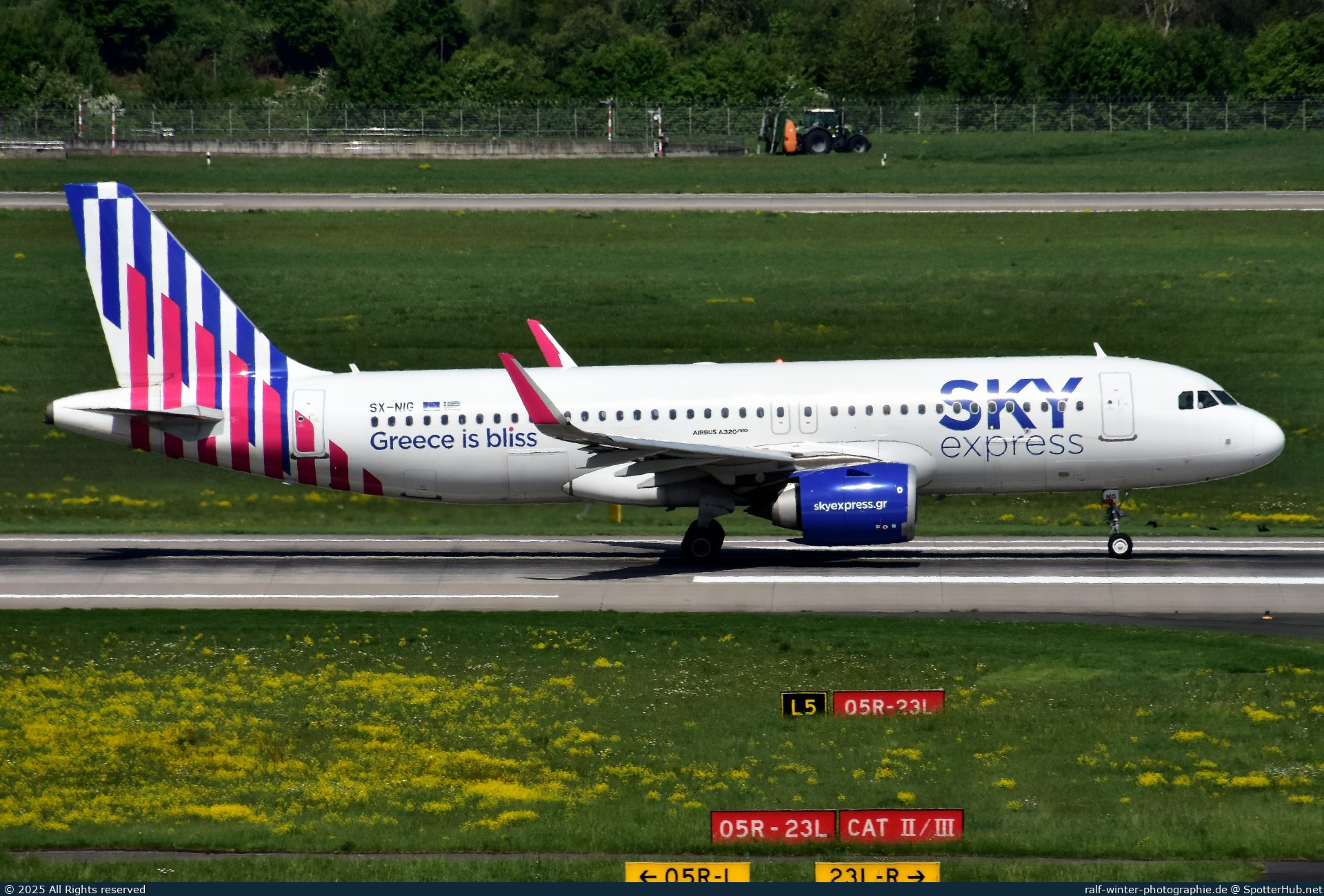 Photo of SX-NIG - Airbus A320-251N operated by Sky Express