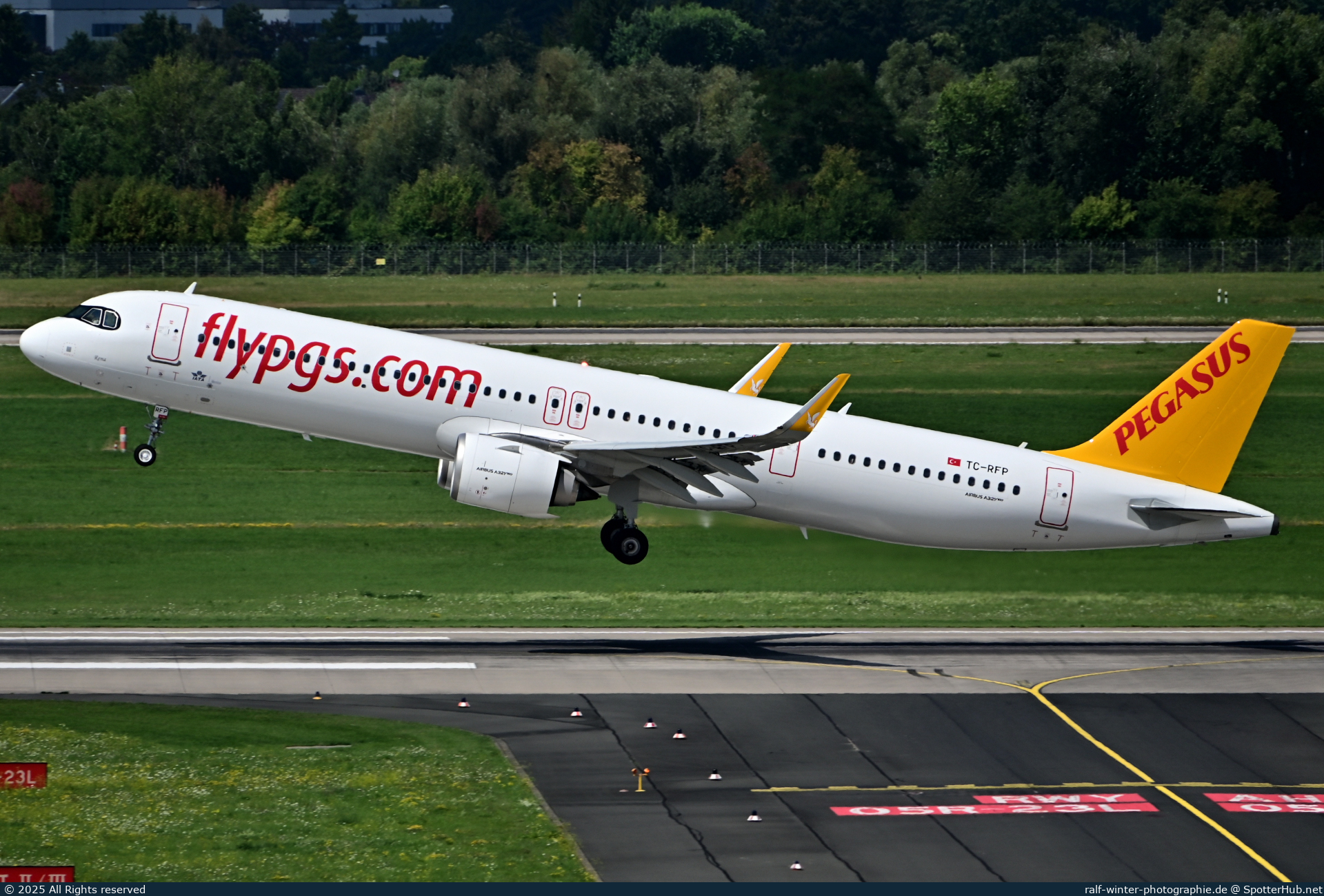 Photo of TC-RFP - Airbus A321-251NX operated by Pegasus Airlines