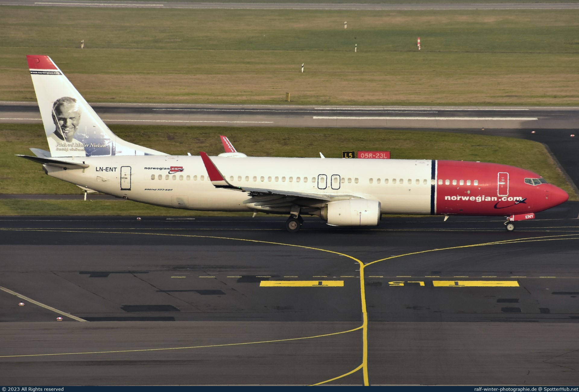 Photo of LN-ENT - Boeing 737-8JP operated by Norwegian Air Shuttle