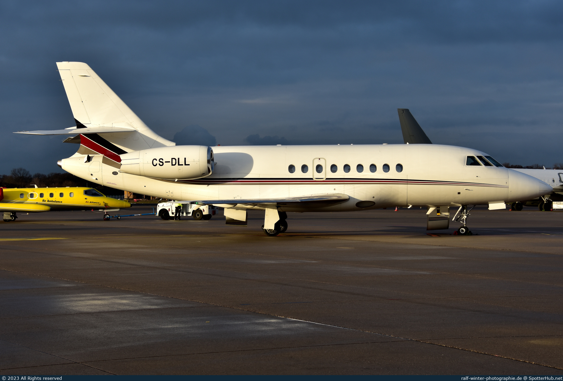 Photo of CS-DLL - Dassault Falcon 2000EX operated by NetJets Europe