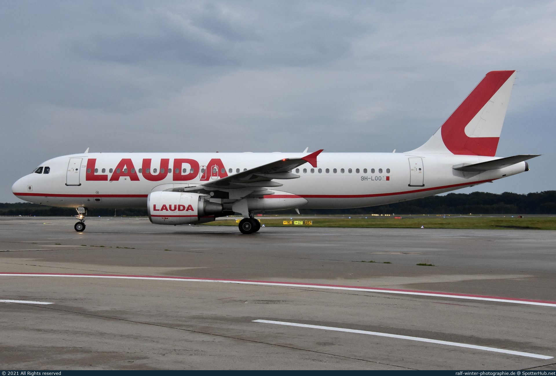 Photo of 9H-LOO - Airbus A320-214 operated by Lauda Europe