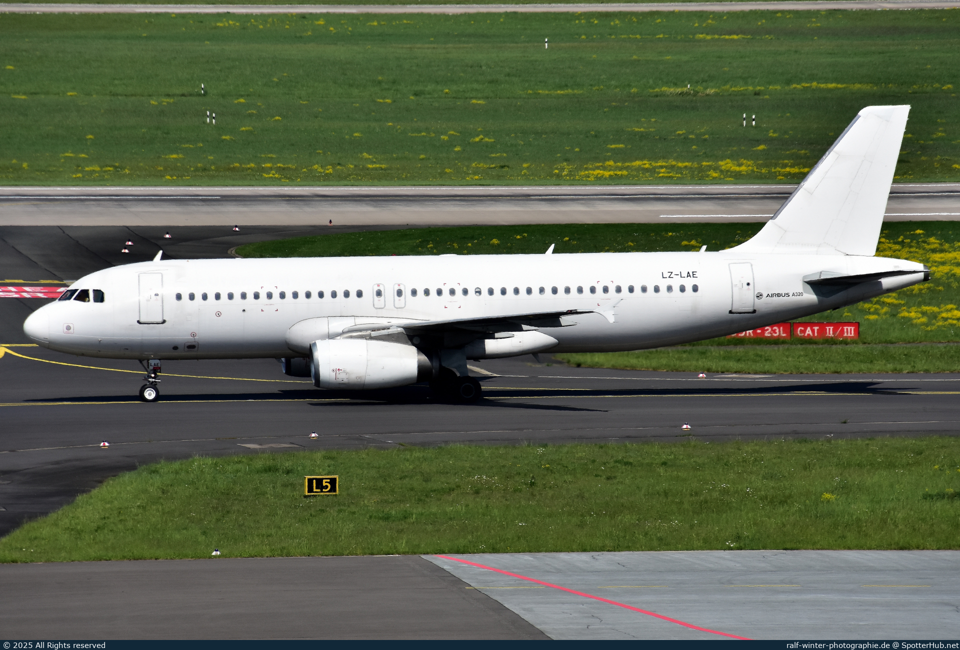 Photo of LZ-LAE - Airbus A320-231 operated by European Air Charter