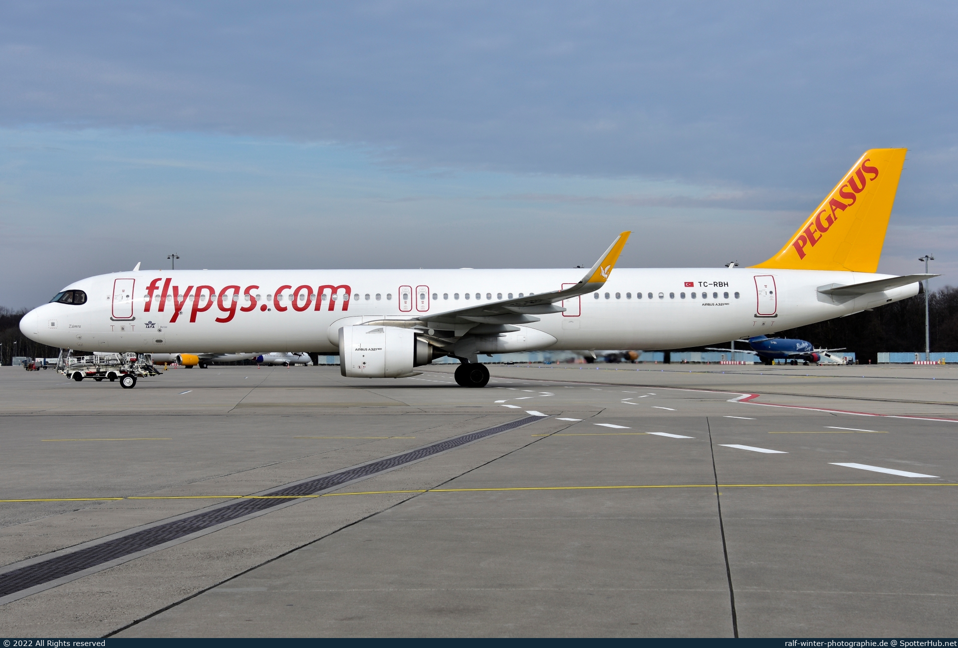 Photo of TC-RBH - Airbus A321-251NX operated by Pegasus Airlines