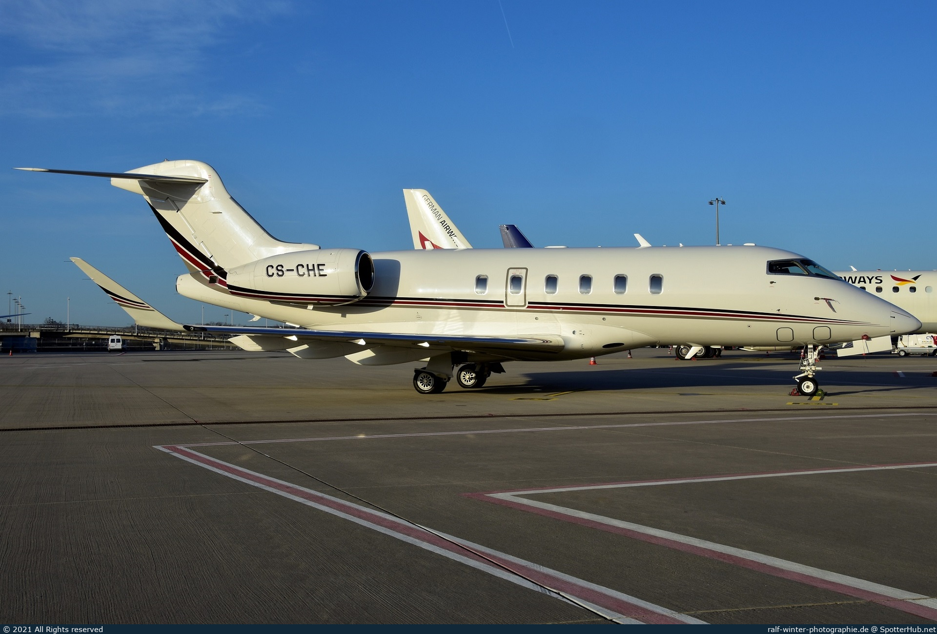 Photo of CS-CHE - Bombardier Challenger 350 operated by NetJets Europe