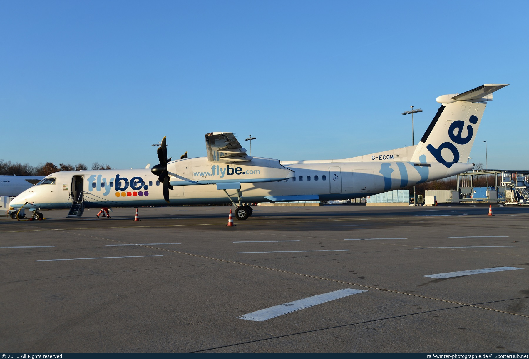 Photo of G-ECOM - Bombardier DHC-8-402 Dash 8 Q400 operated by flybe