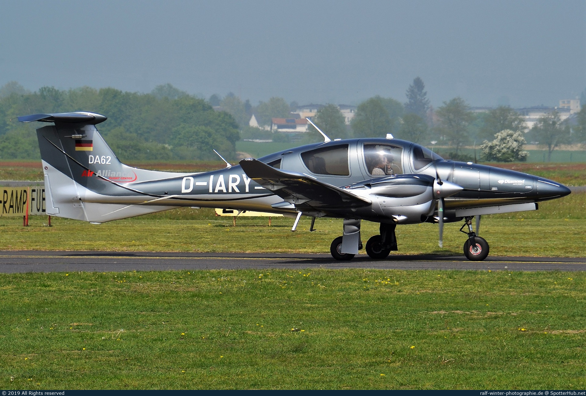 Photo of D-IARY - Diamond DA62 operated by Air Alliance Flight Center
