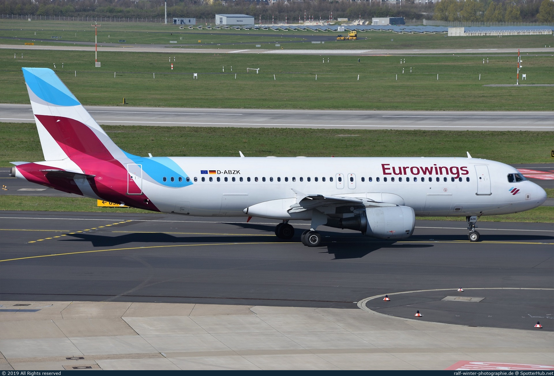 Photo of D-ABZK - Airbus A320-216 operated by Eurowings