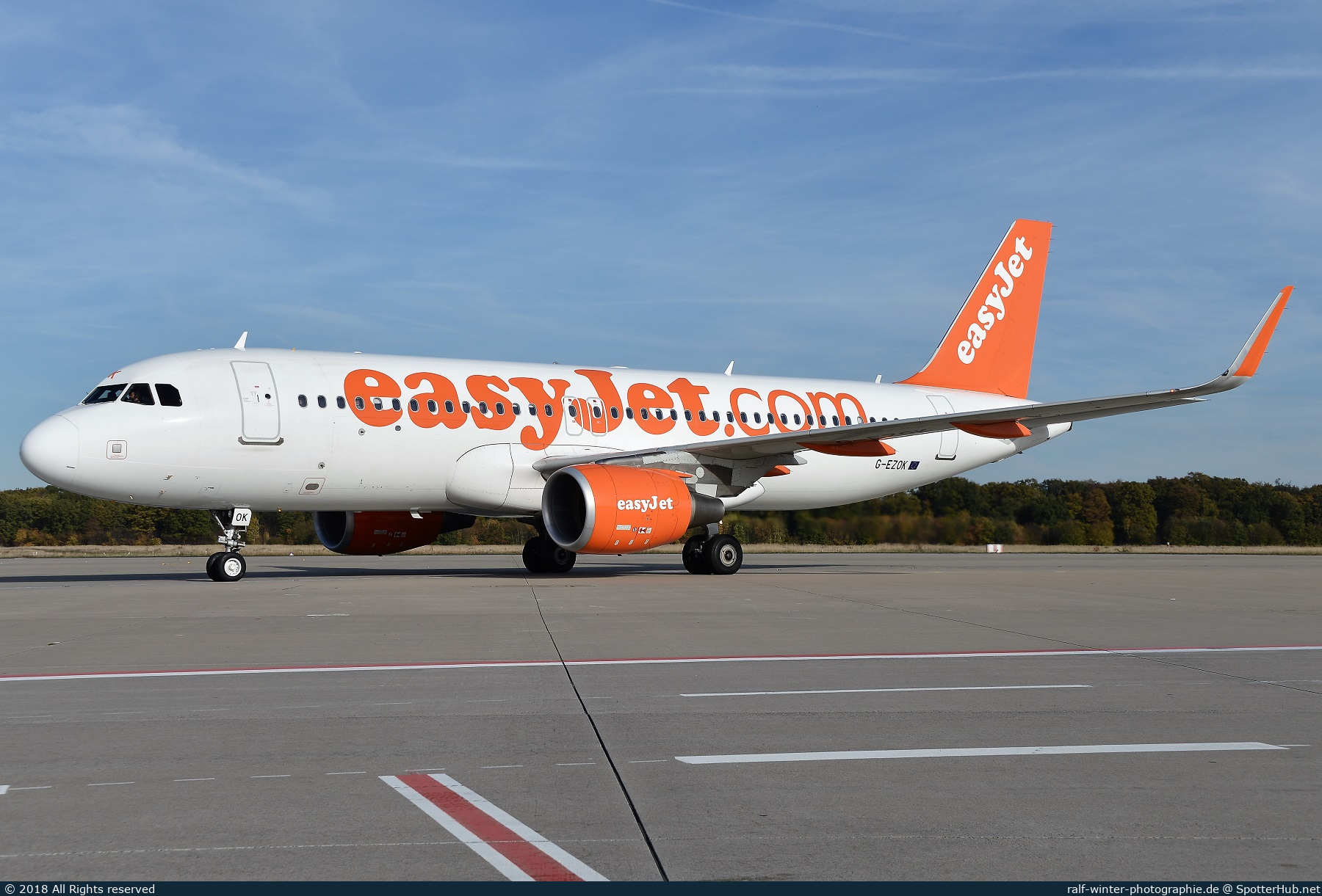 Photo of G-EZOK - Airbus A320-214 operated by easyJet