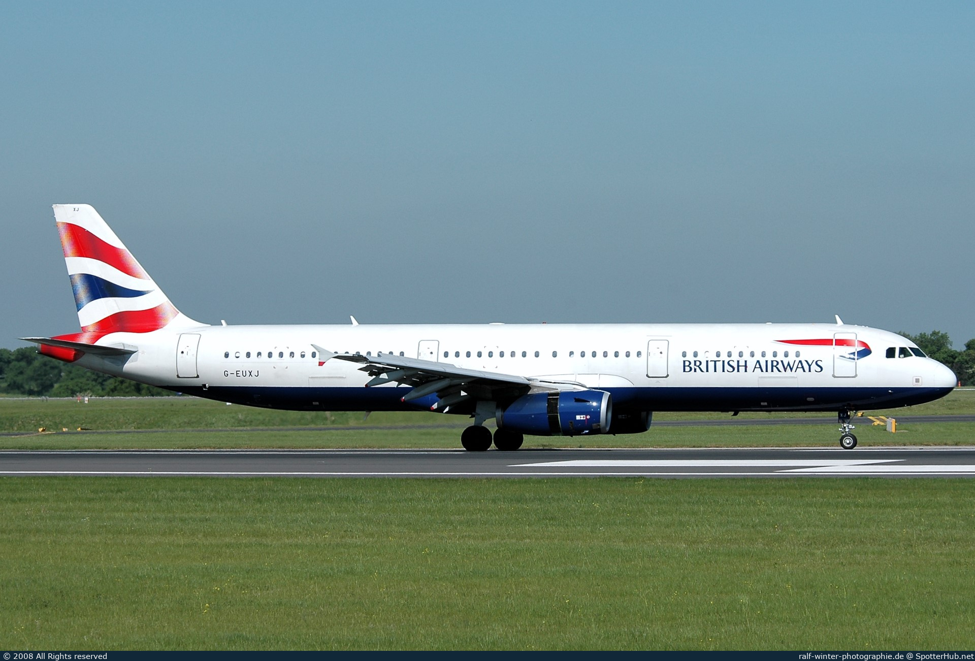 Photo of G-EUXJ - Airbus A321-231 operated by British Airways