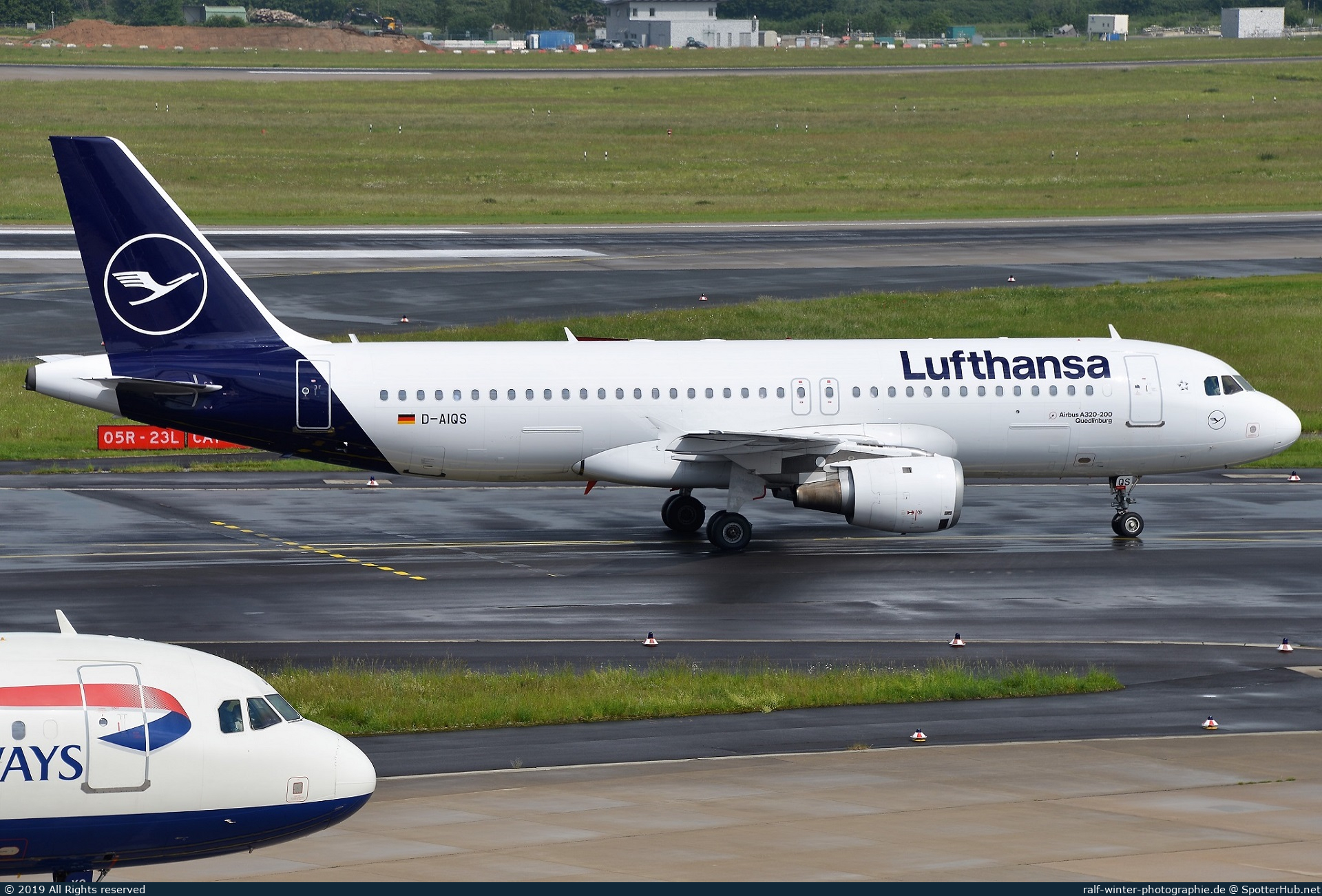 Photo of D-AIQS - Airbus A320-211 operated by Lufthansa