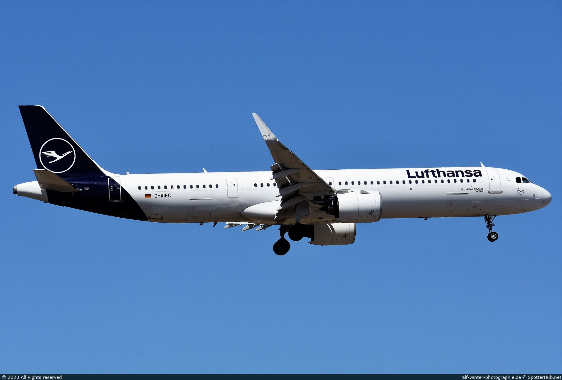 Photo of D-AIEC - Airbus A321-271NX operated by Lufthansa