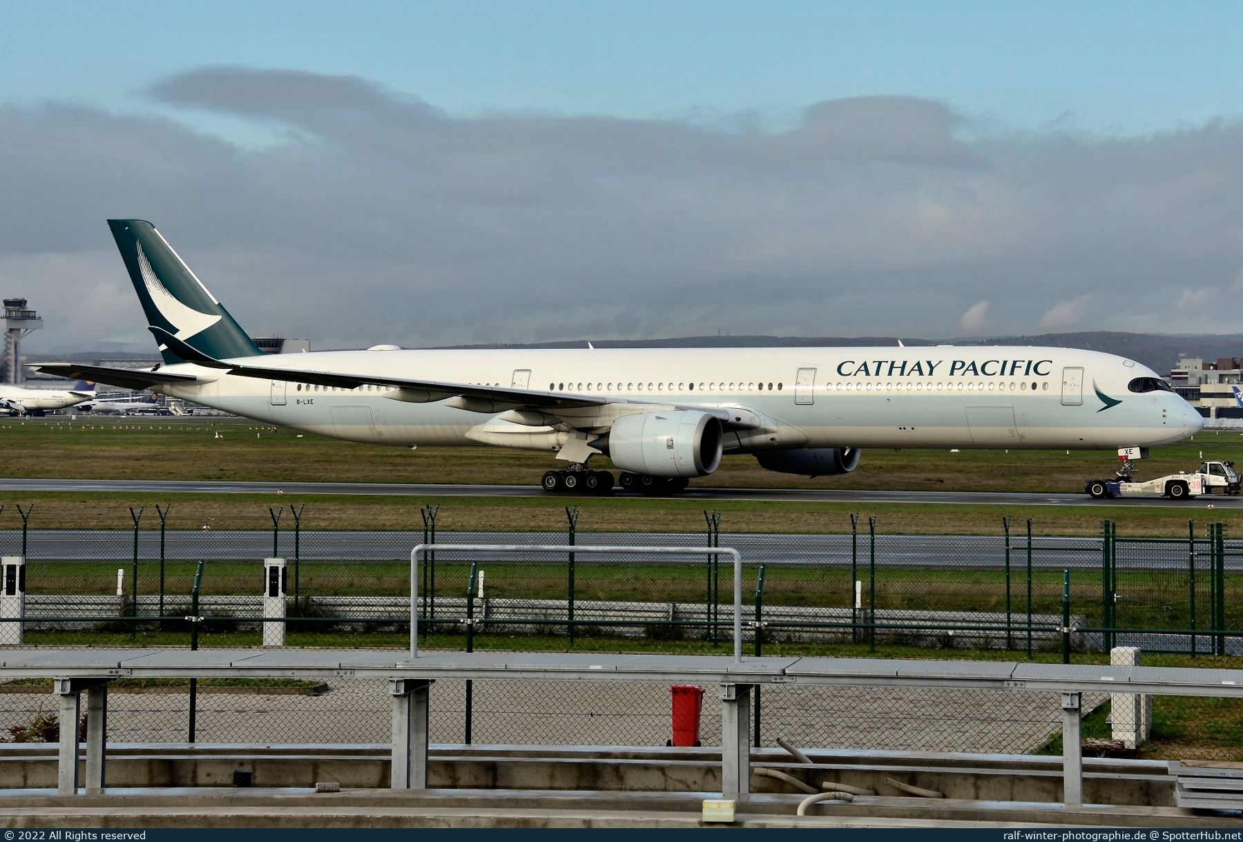 Photo of B-LXE - Airbus A350-1041 operated by Cathay Pacific Airways