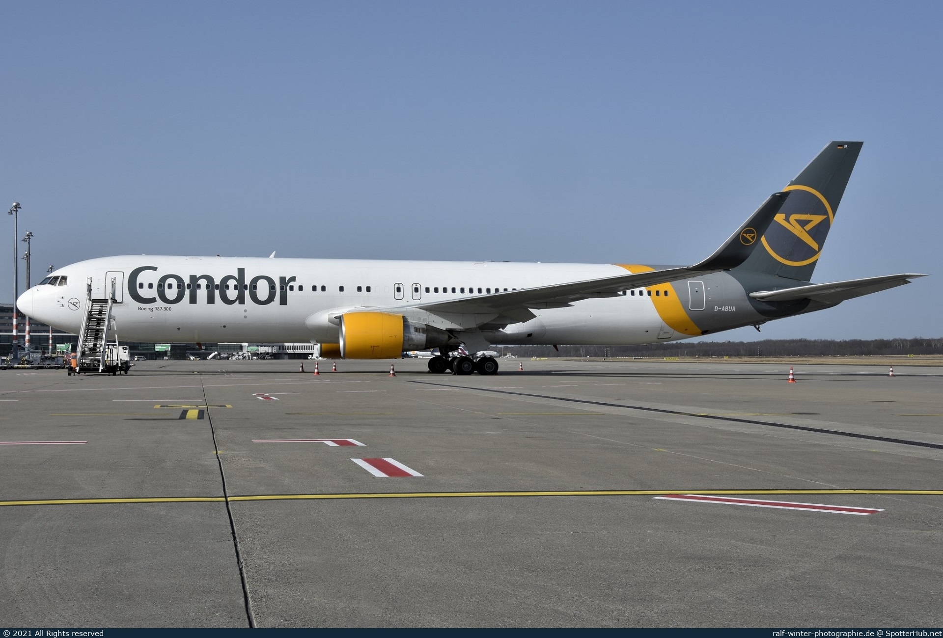 Photo of D-ABUA - Boeing 767-330(ER) operated by Condor