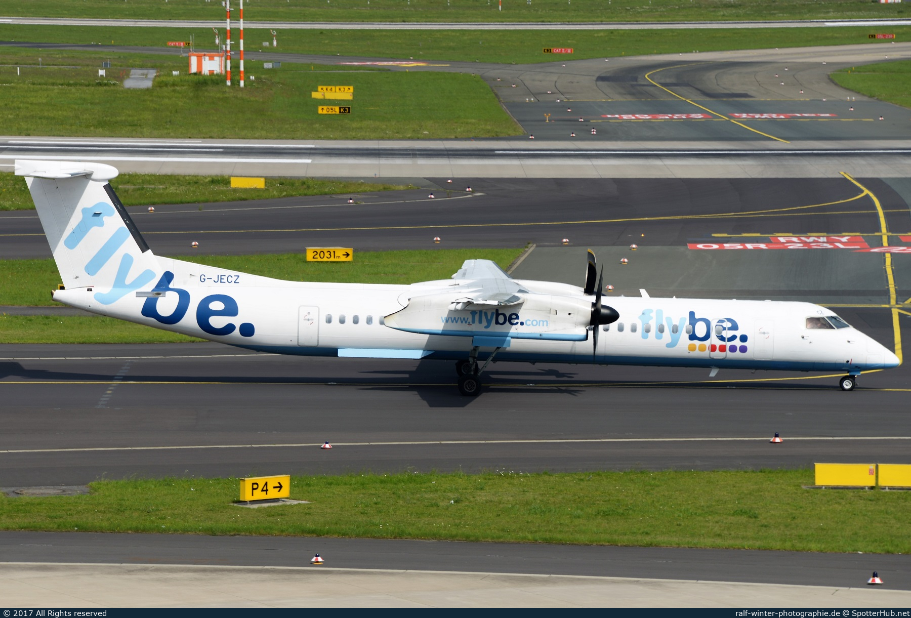 Photo of G-JECZ - Bombardier DHC-8-402 Dash 8 Q400 operated by flybe