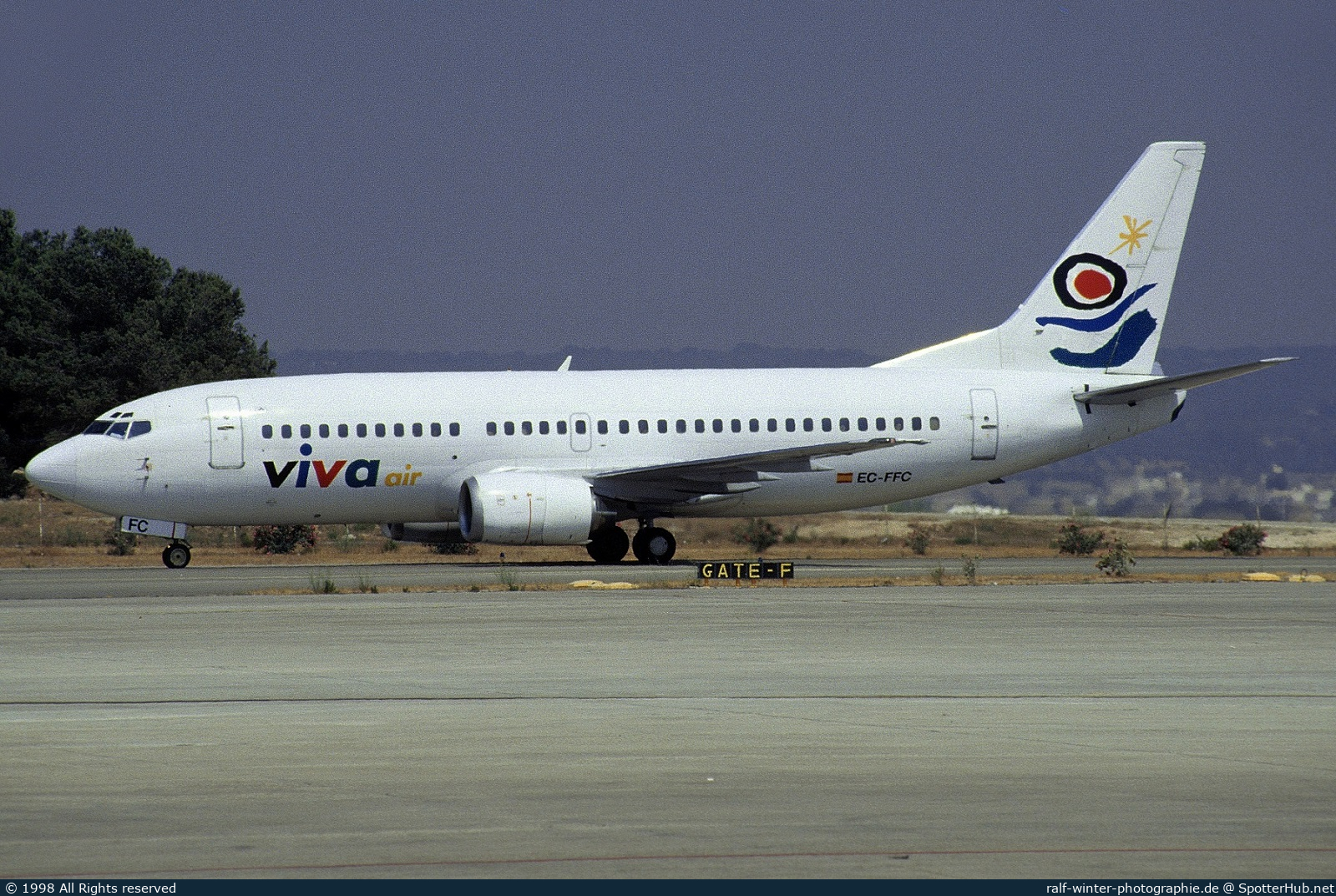 Photo of EC-FFC - Boeing 737-3Q8 operated by Viva Air