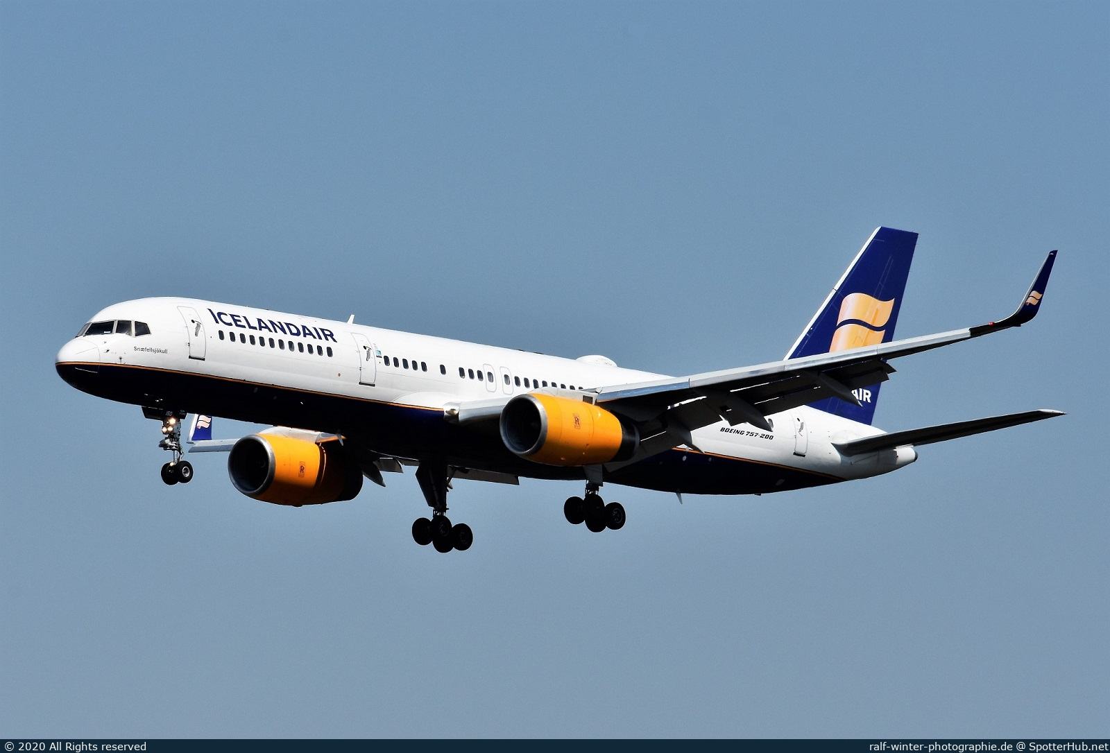Photo of TF-ISD - Boeing 757-223 operated by Icelandair