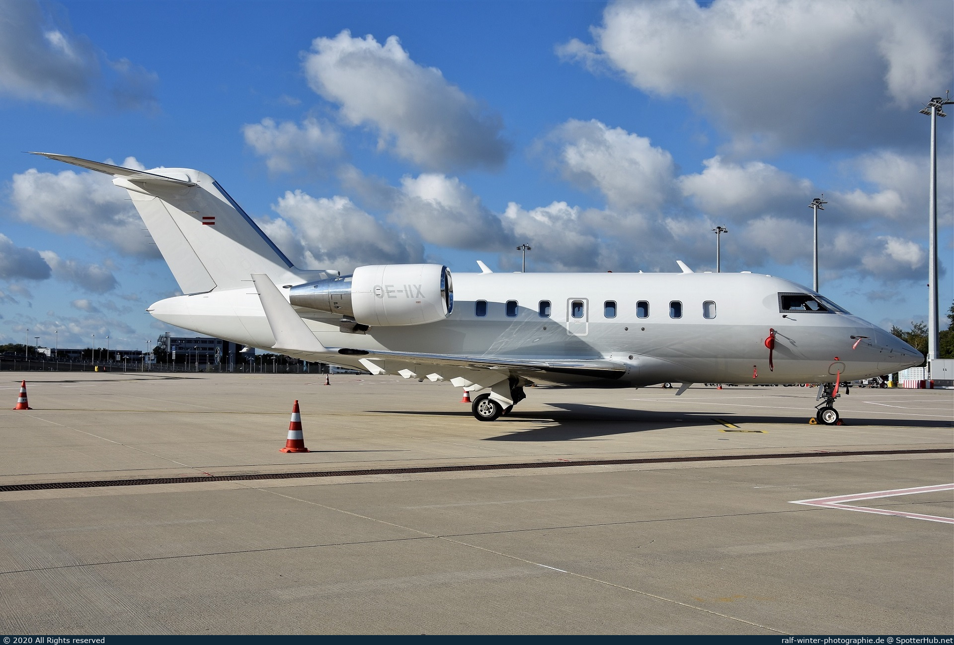 Photo of OE-IIX - Bombardier Challenger 605 operated by Laudamotion Executive