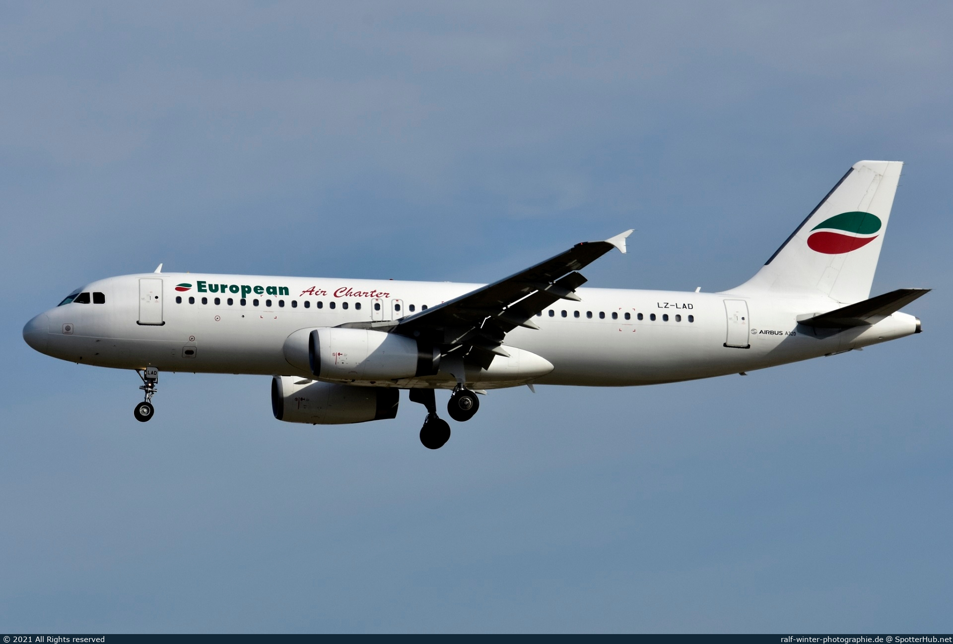 Photo of LZ-LAD - Airbus A320-231 operated by European Air Charter