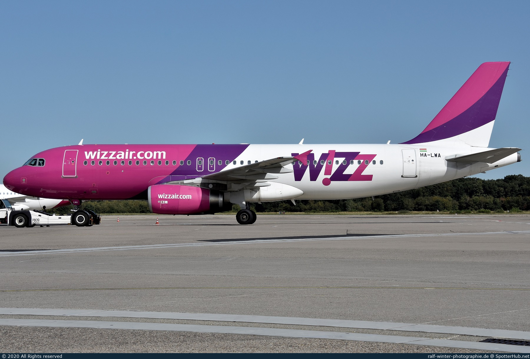 Photo of HA-LWA - Airbus A320-232 operated by Wizz Air