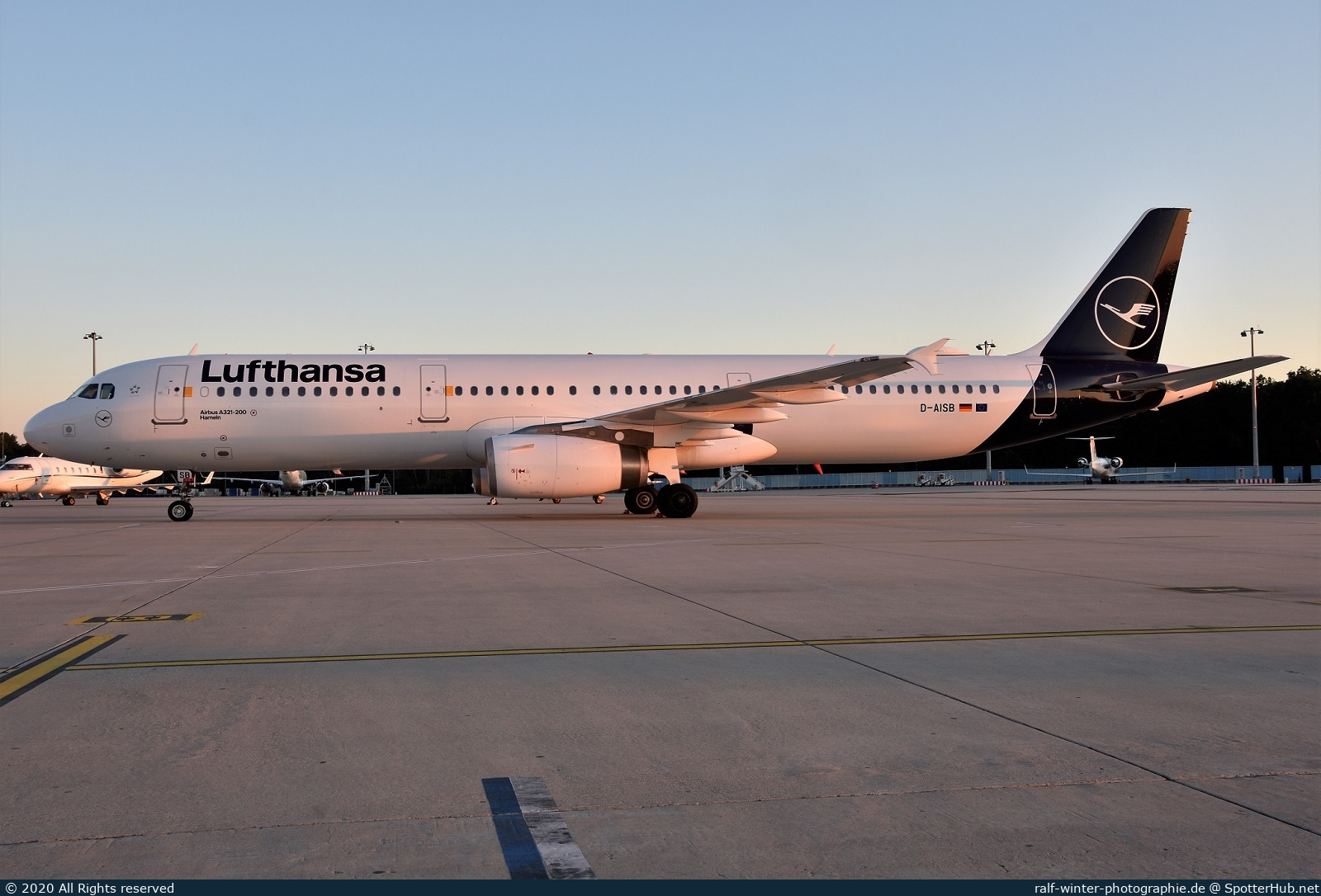 Photo of D-AISB - Airbus A321-231 operated by Lufthansa