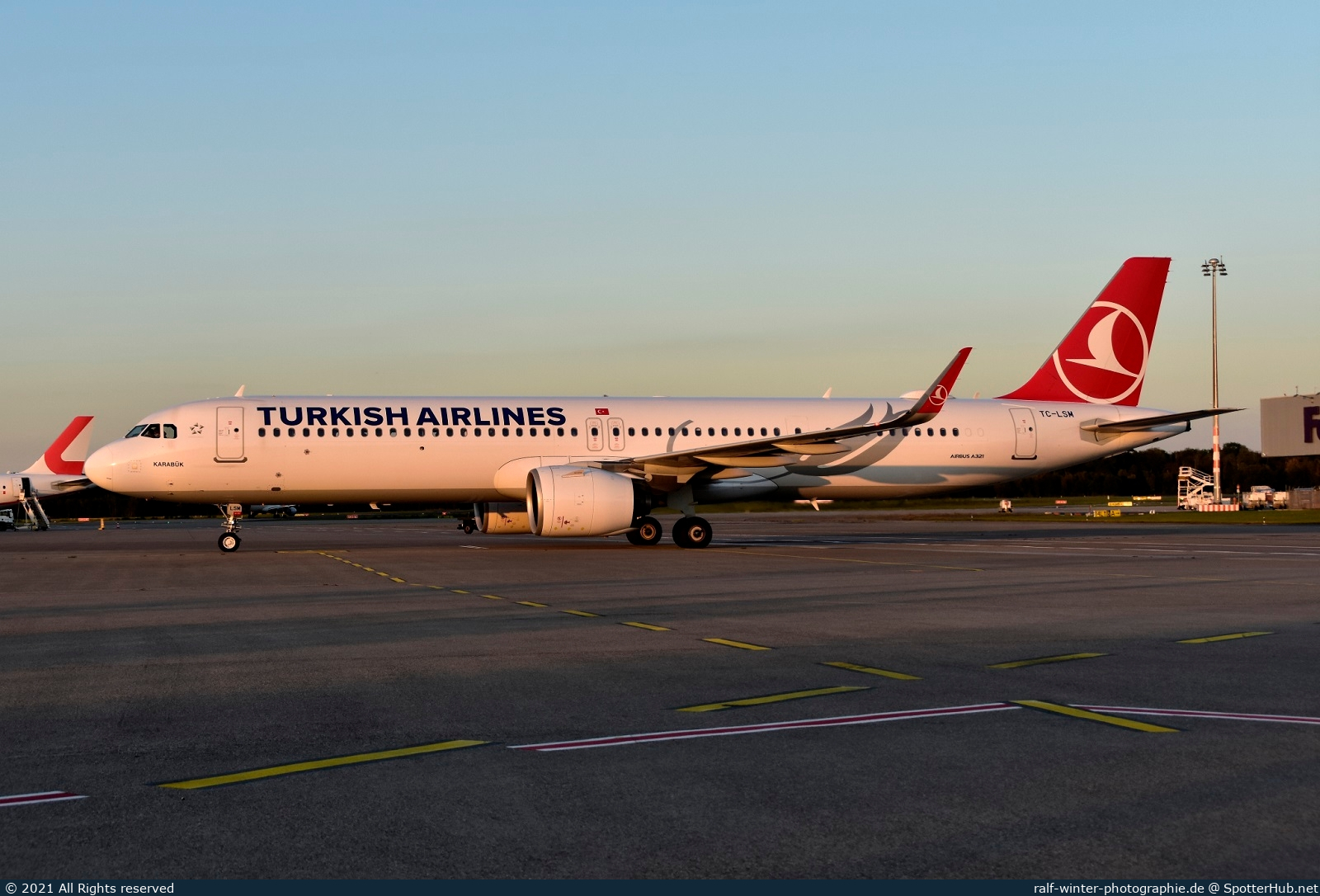 Photo of TC-LSK - Airbus A321-271NX operated by Turkish Airlines