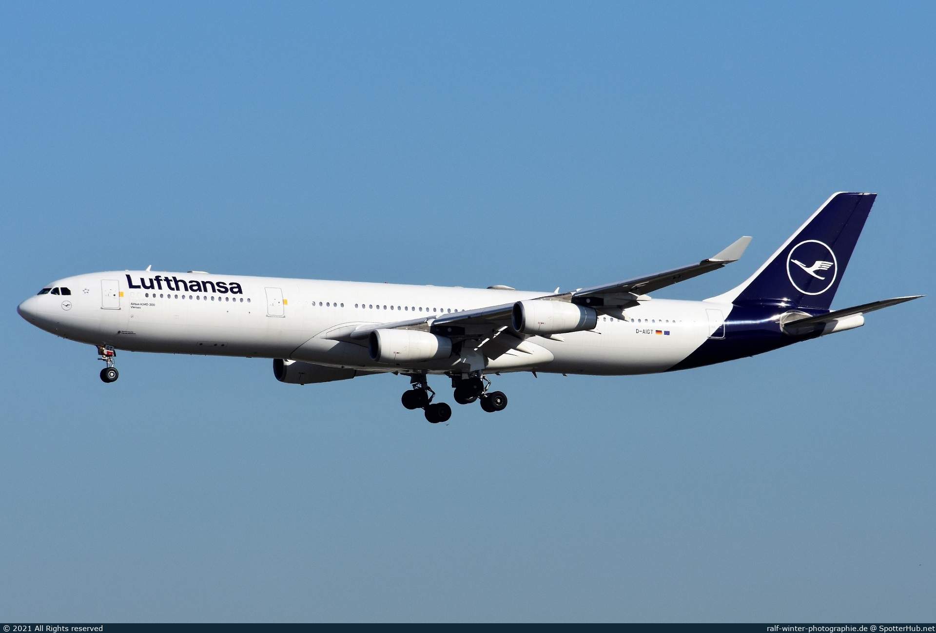Photo of D-AIGT - Airbus A340-313 operated by Lufthansa