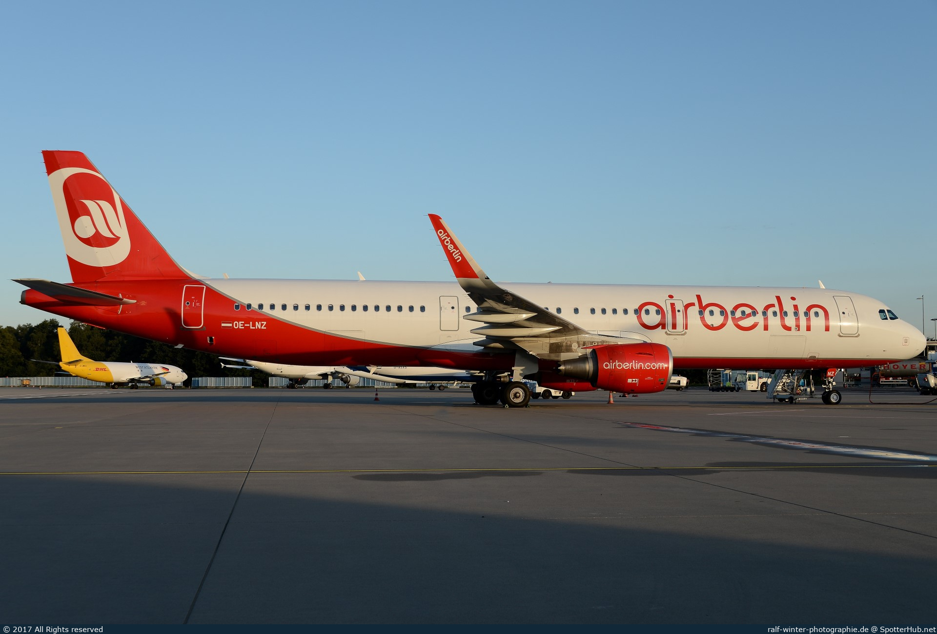 Photo of OE-LNZ - Airbus A321-211 operated by Air Berlin (opb Niki)