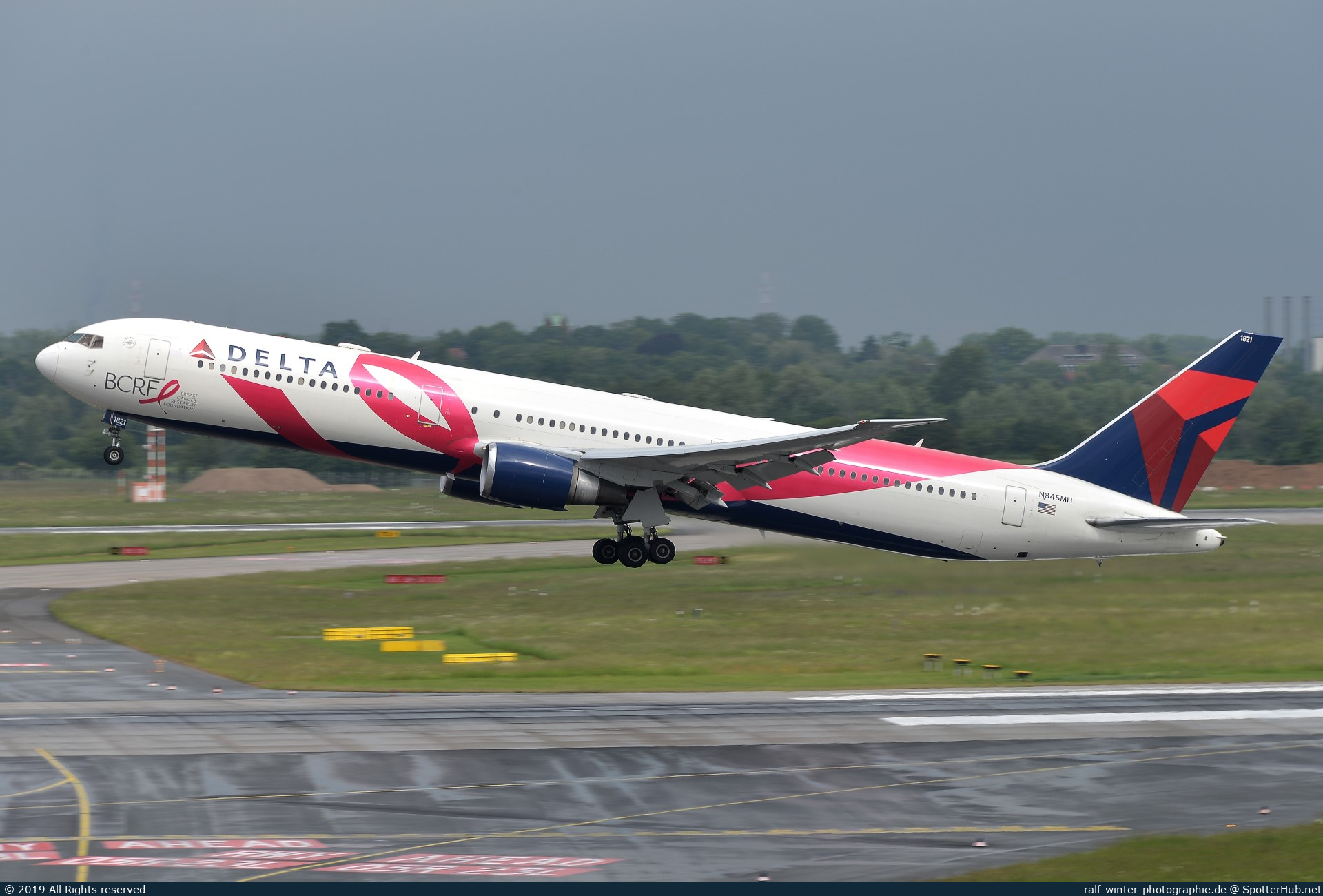 Photo of N845MH - Boeing 767-432(ER) operated by Delta Air Lines