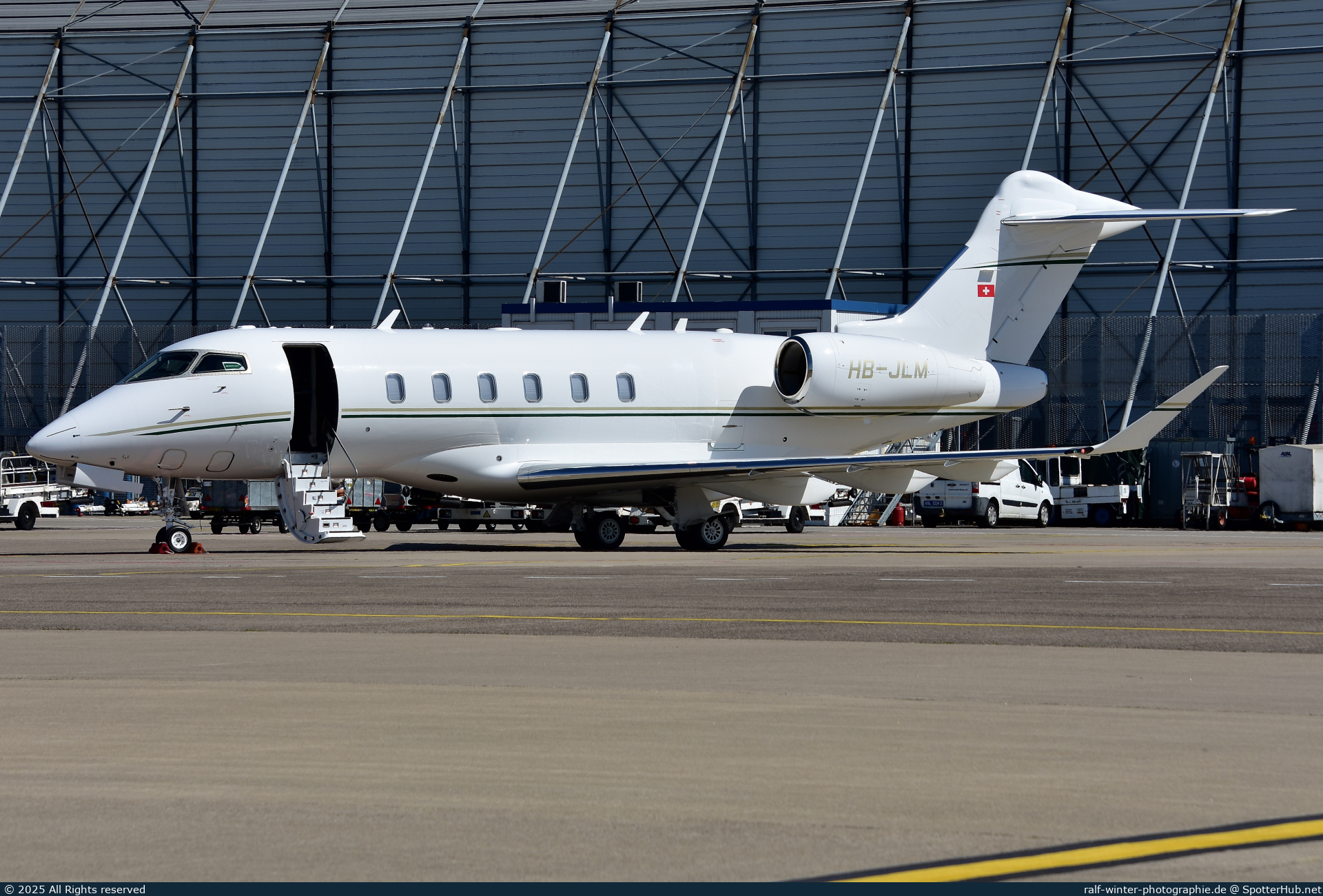 Photo of HB-JLM - Bombardier Challenger 3500 operated by Air King Jet