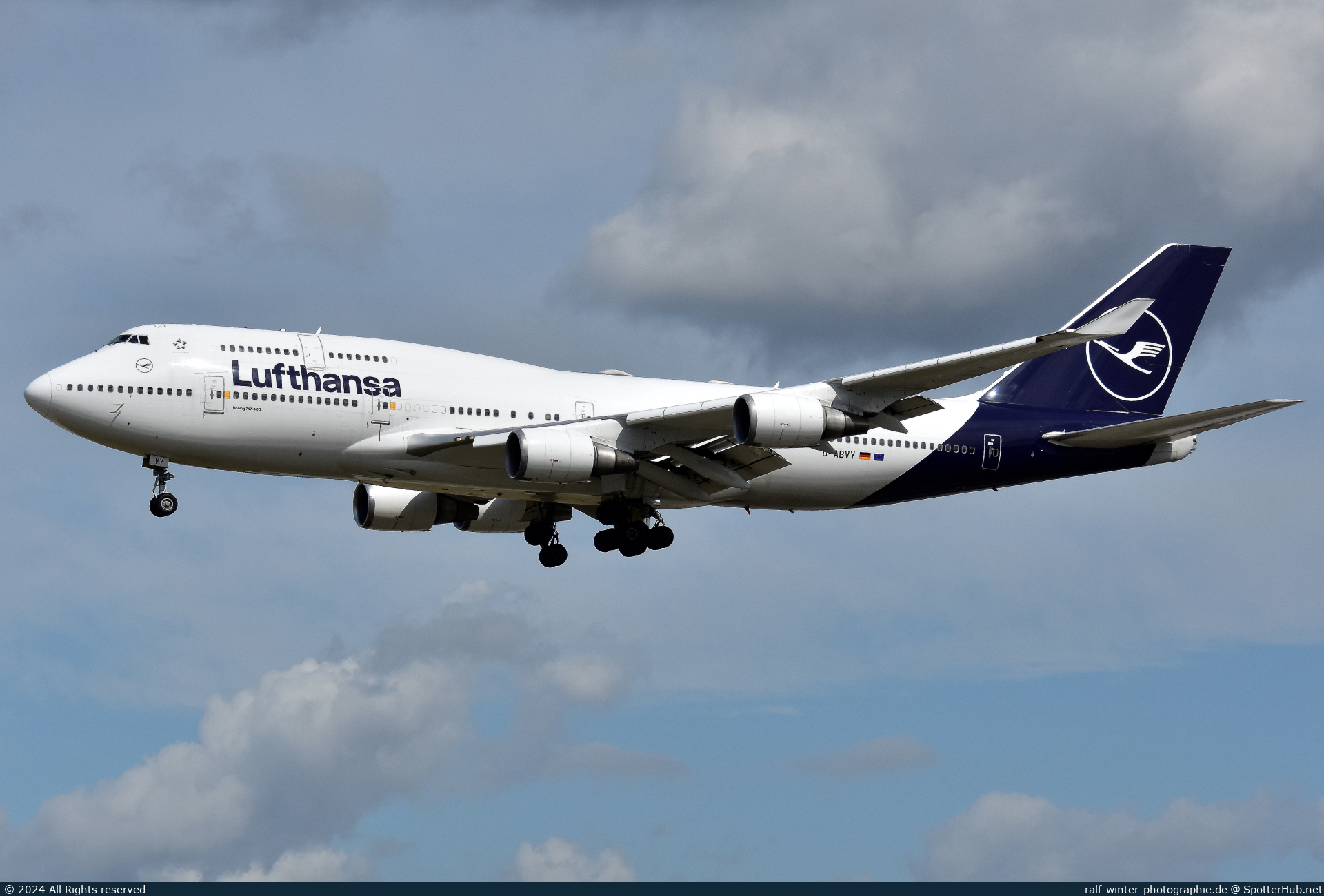 Photo of D-ABVY - Boeing 747-430 operated by Lufthansa