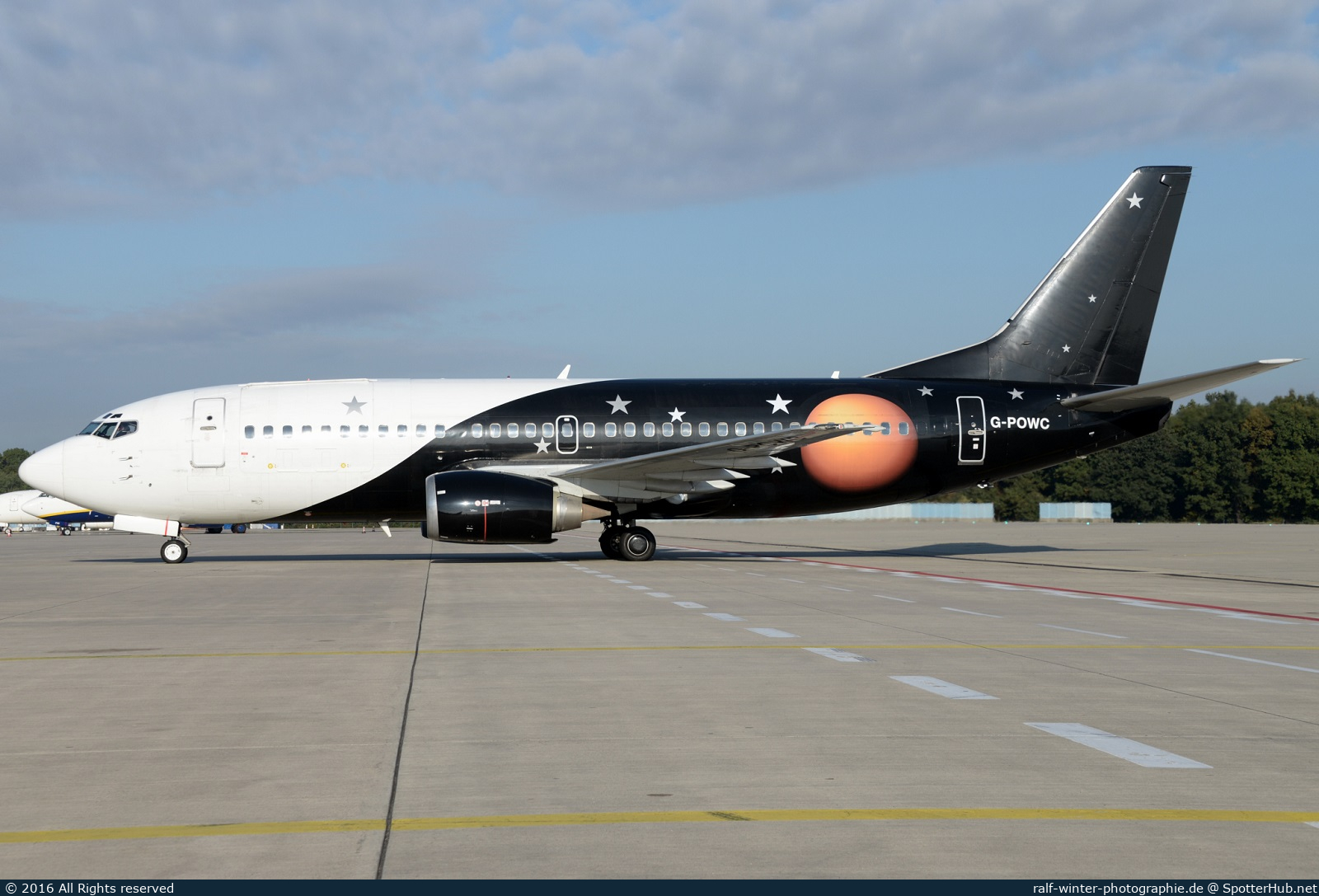 Photo of G-POWC - Boeing 737-33A(QC) operated by Titan Airways